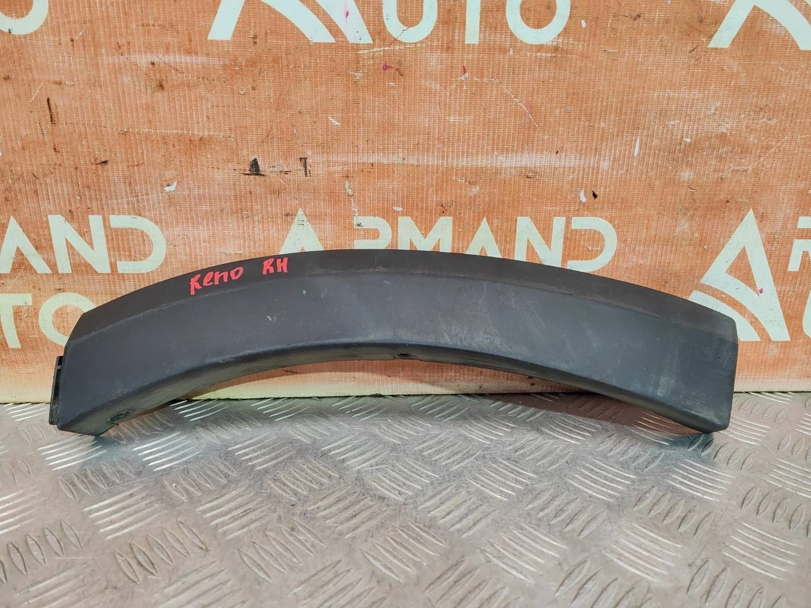 Расширитель бампера Renault Sandero 2013-2019