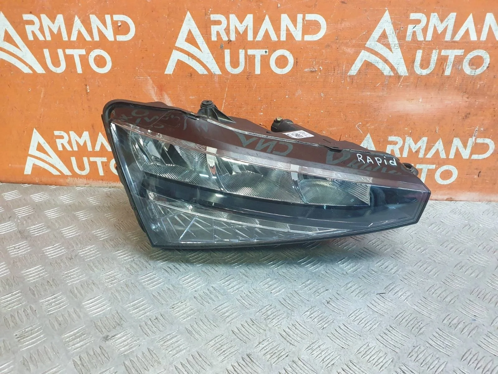 Фара Skoda Rapid 2020-нв