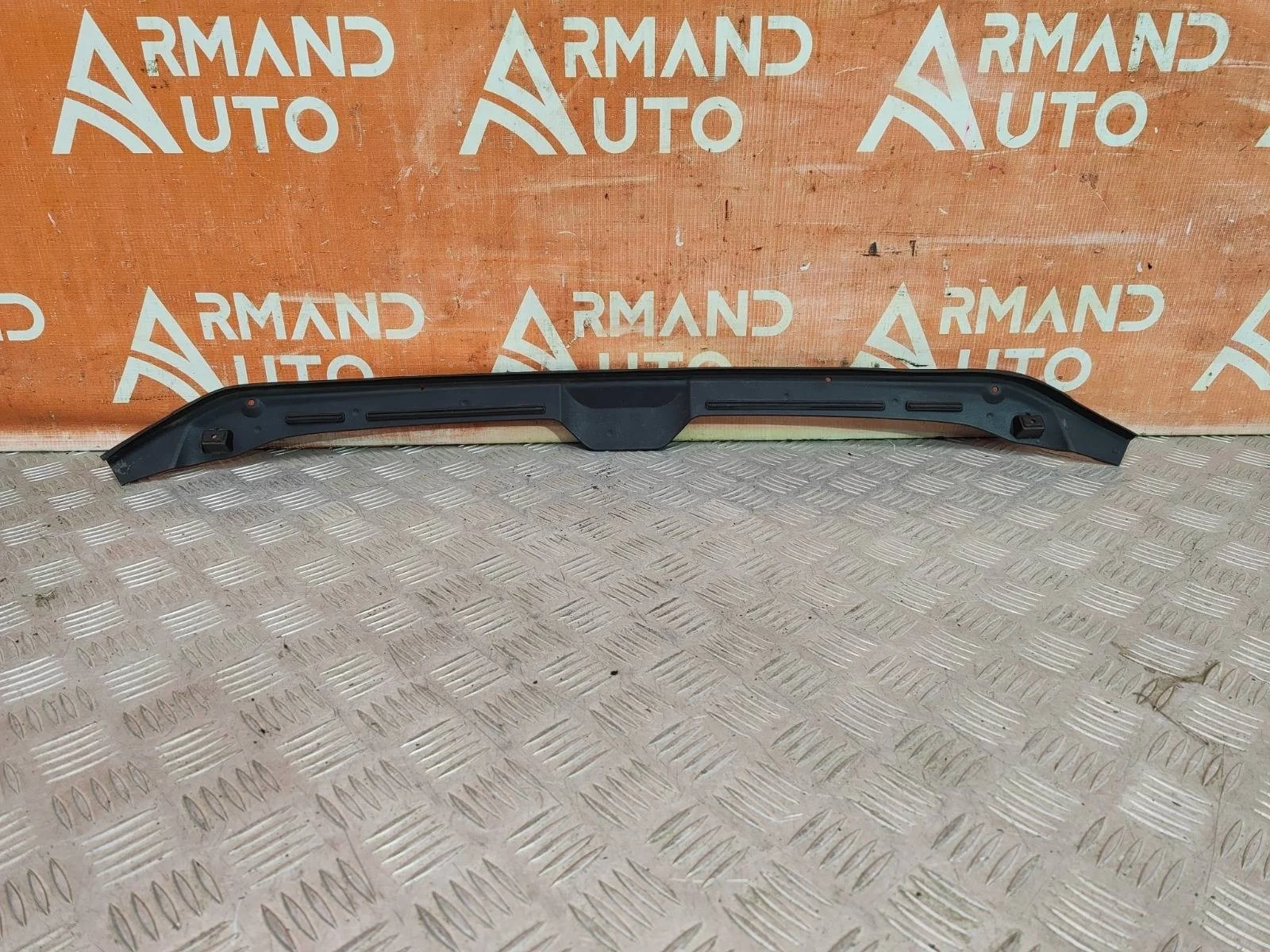 Уплотнитель капота Audi A4 2015-нв B9