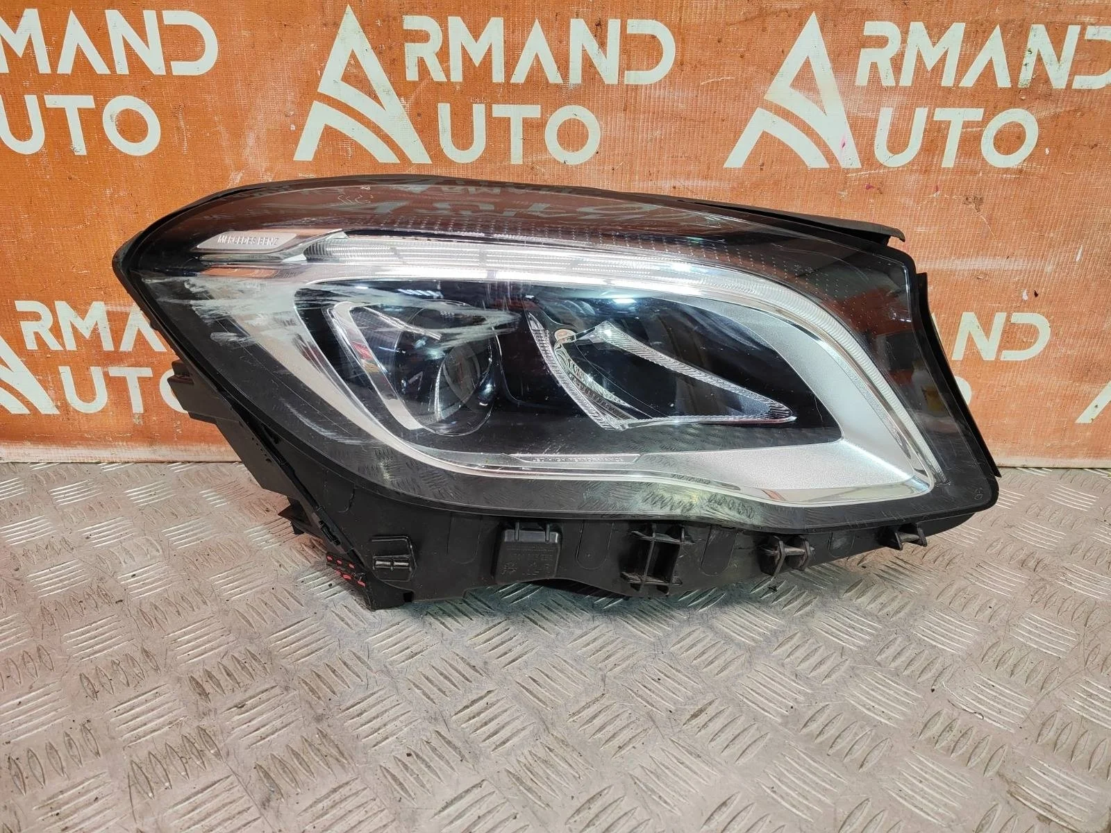 Фара Mercedes GLA-Class 2017-2020 X156