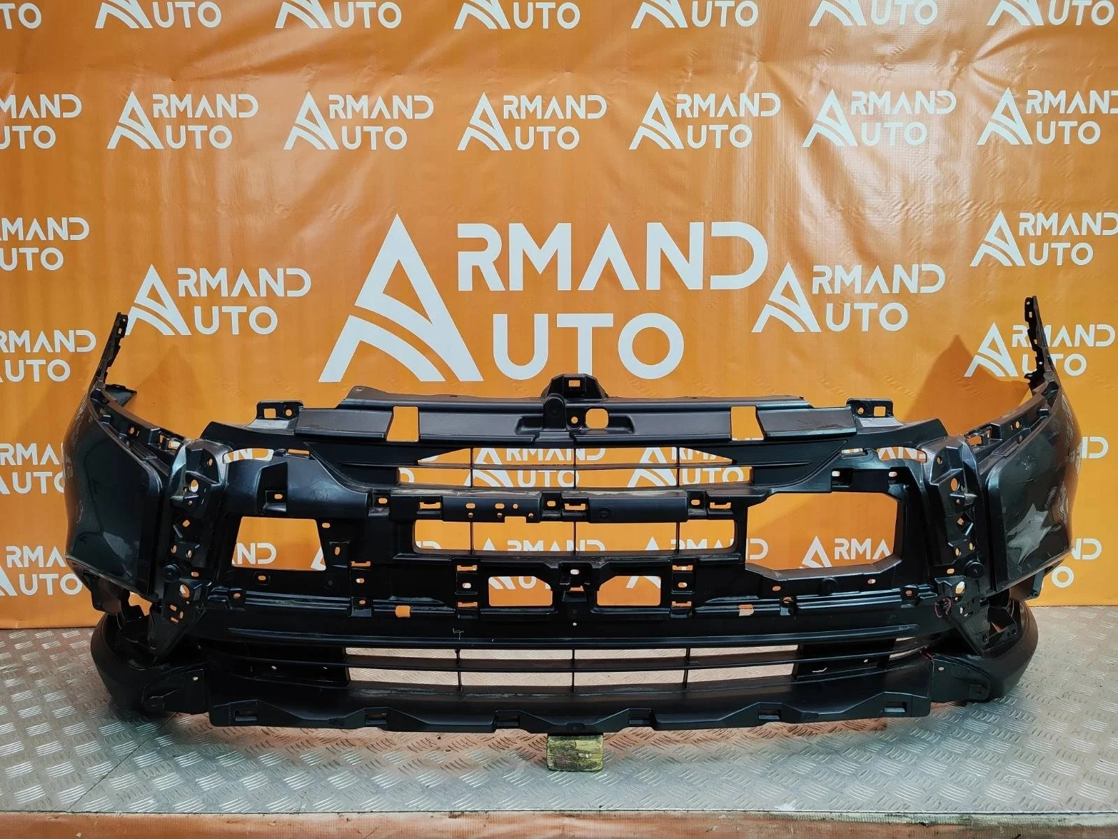 Бампер Mitsubishi Outlander 2018-нв 3