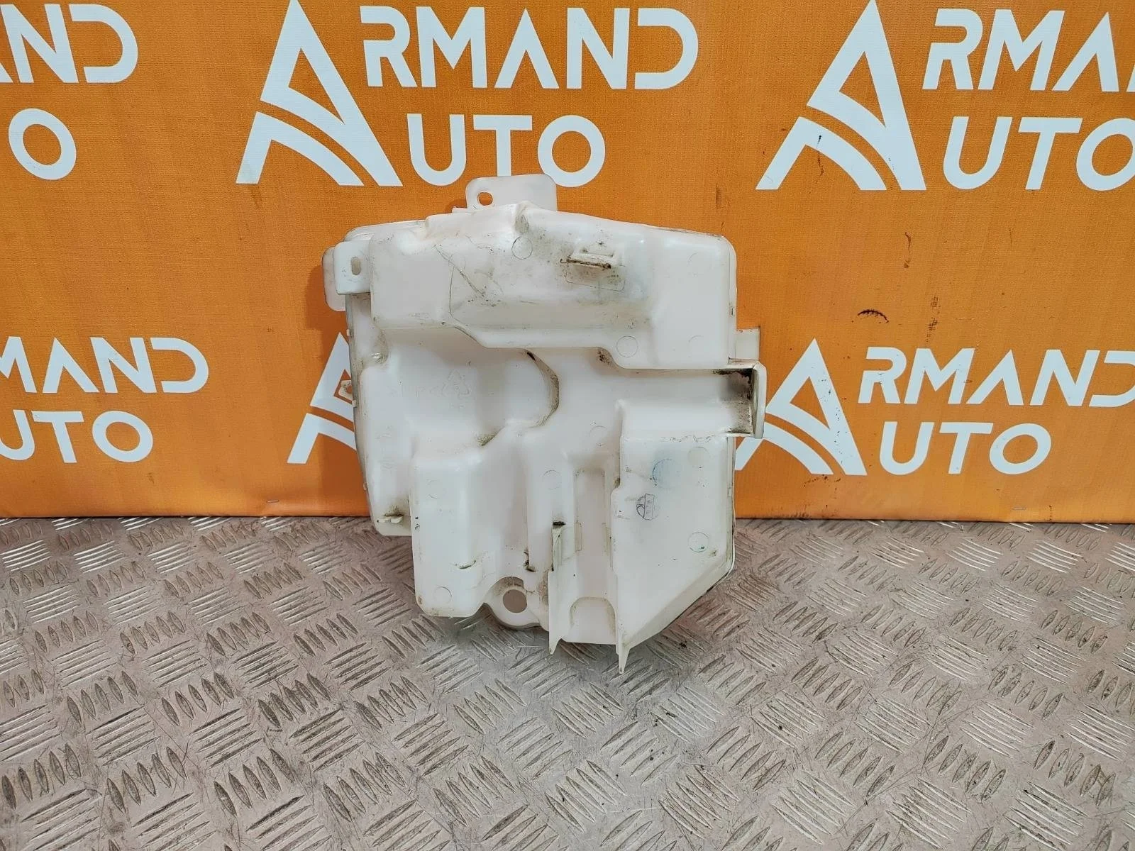 Бачок стеклоомывателя Mitsubishi Outlander 2012-2015 3