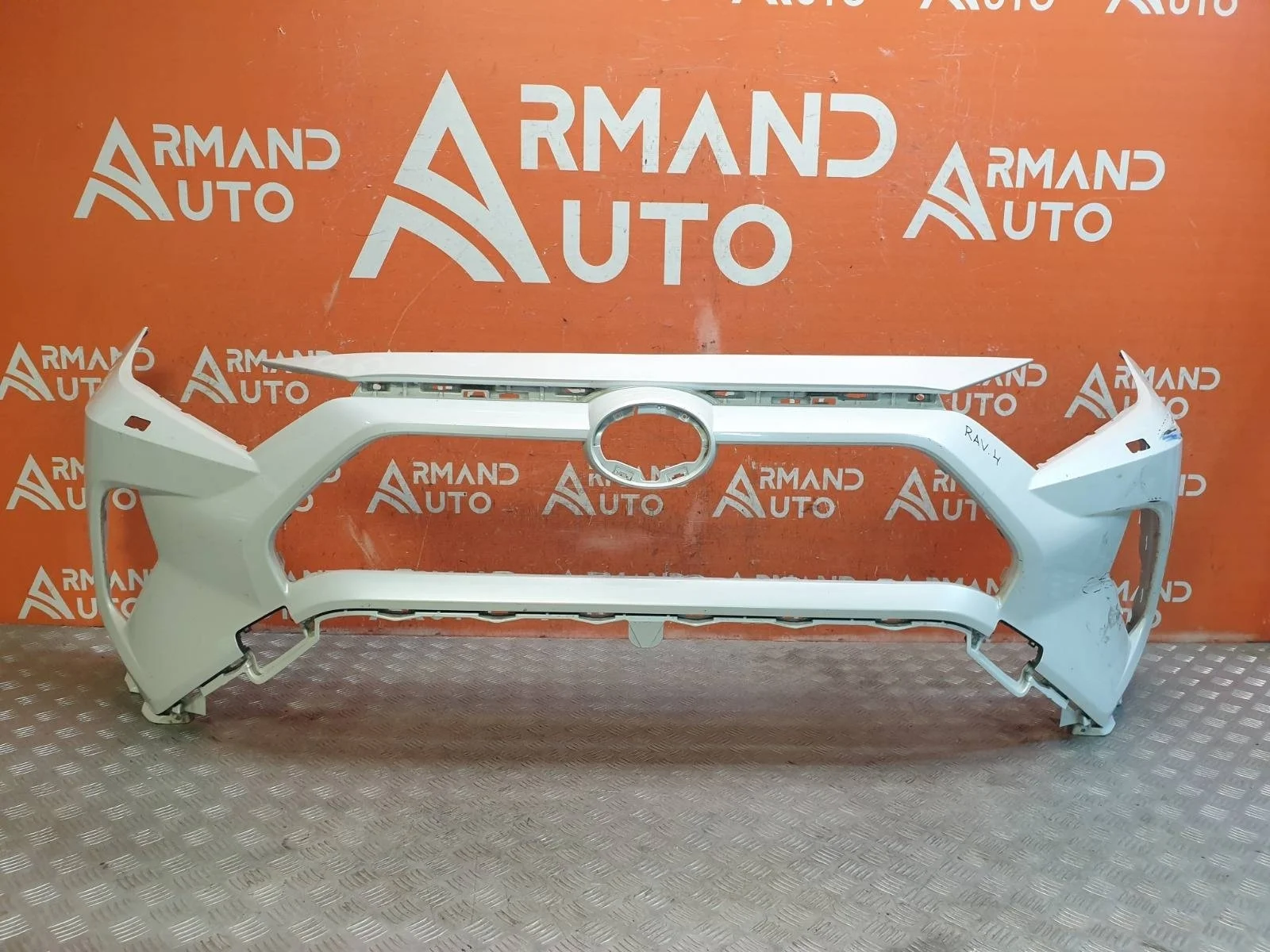 Бампер Toyota RAV4 2018-нв 5 XA50