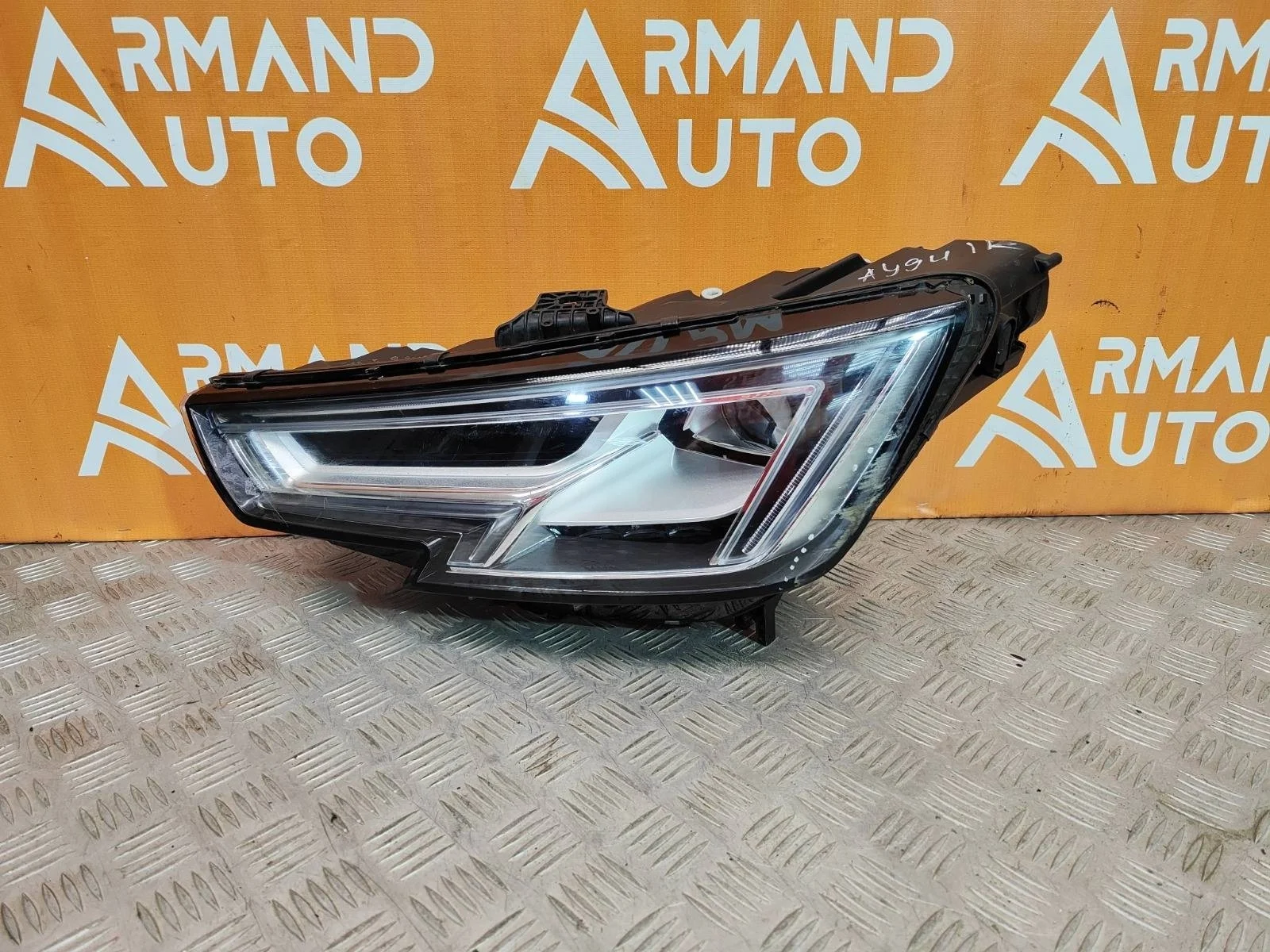 Фара Audi A4 2015-2020 B9