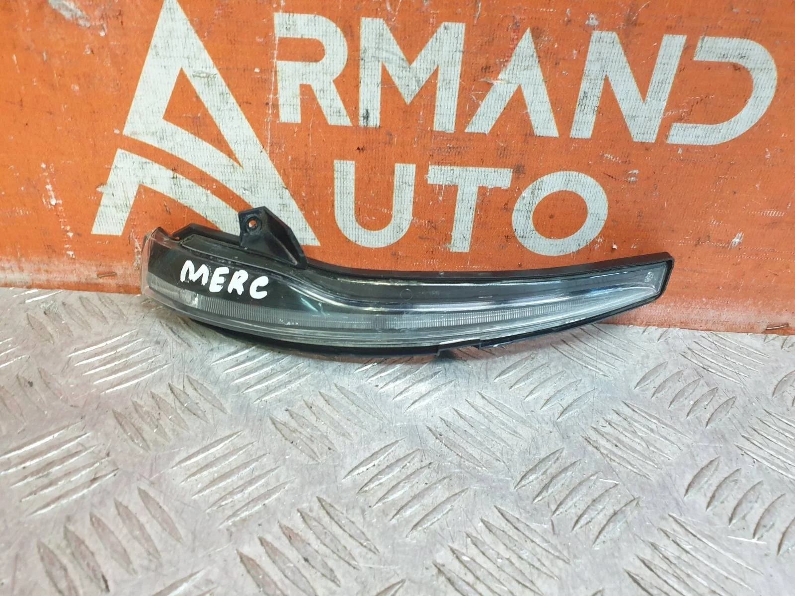 Повторитель поворота на зеркале Mercedes -Class 2014-2021 W205