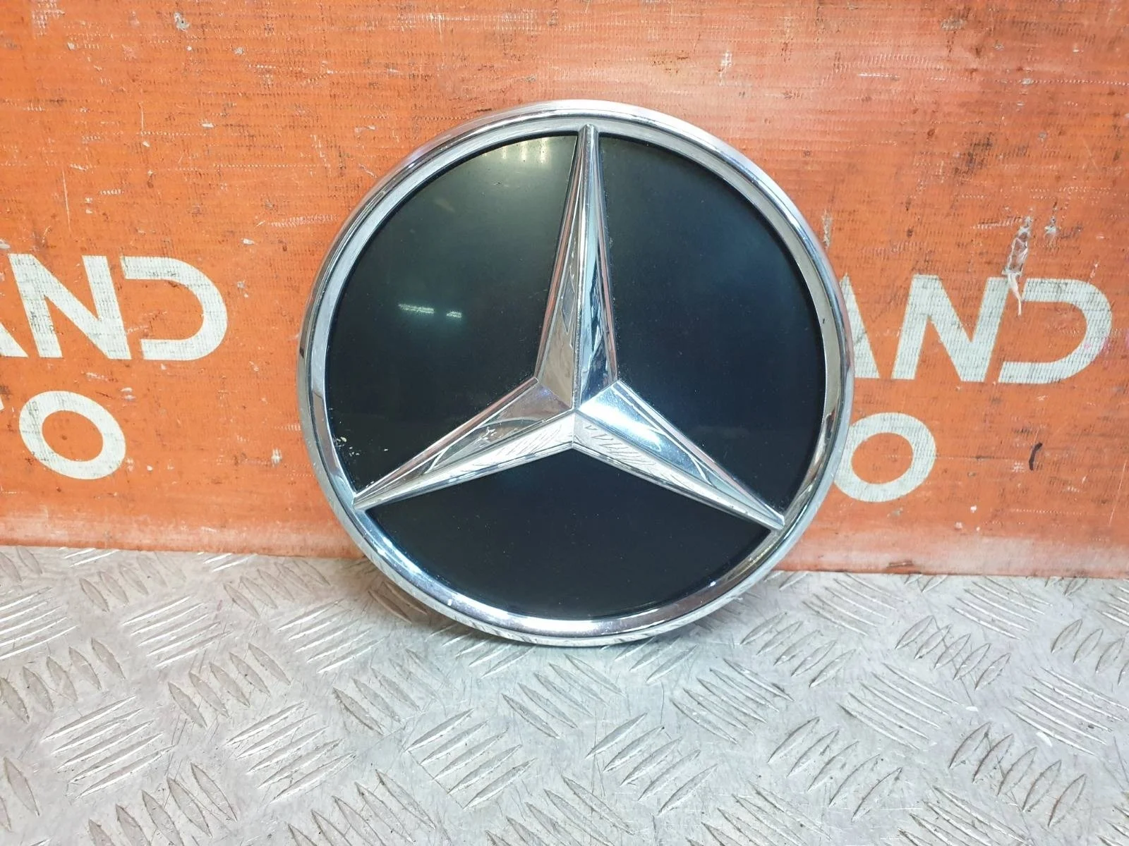 Эмблема Mercedes GLC-Class 2019-нв X253