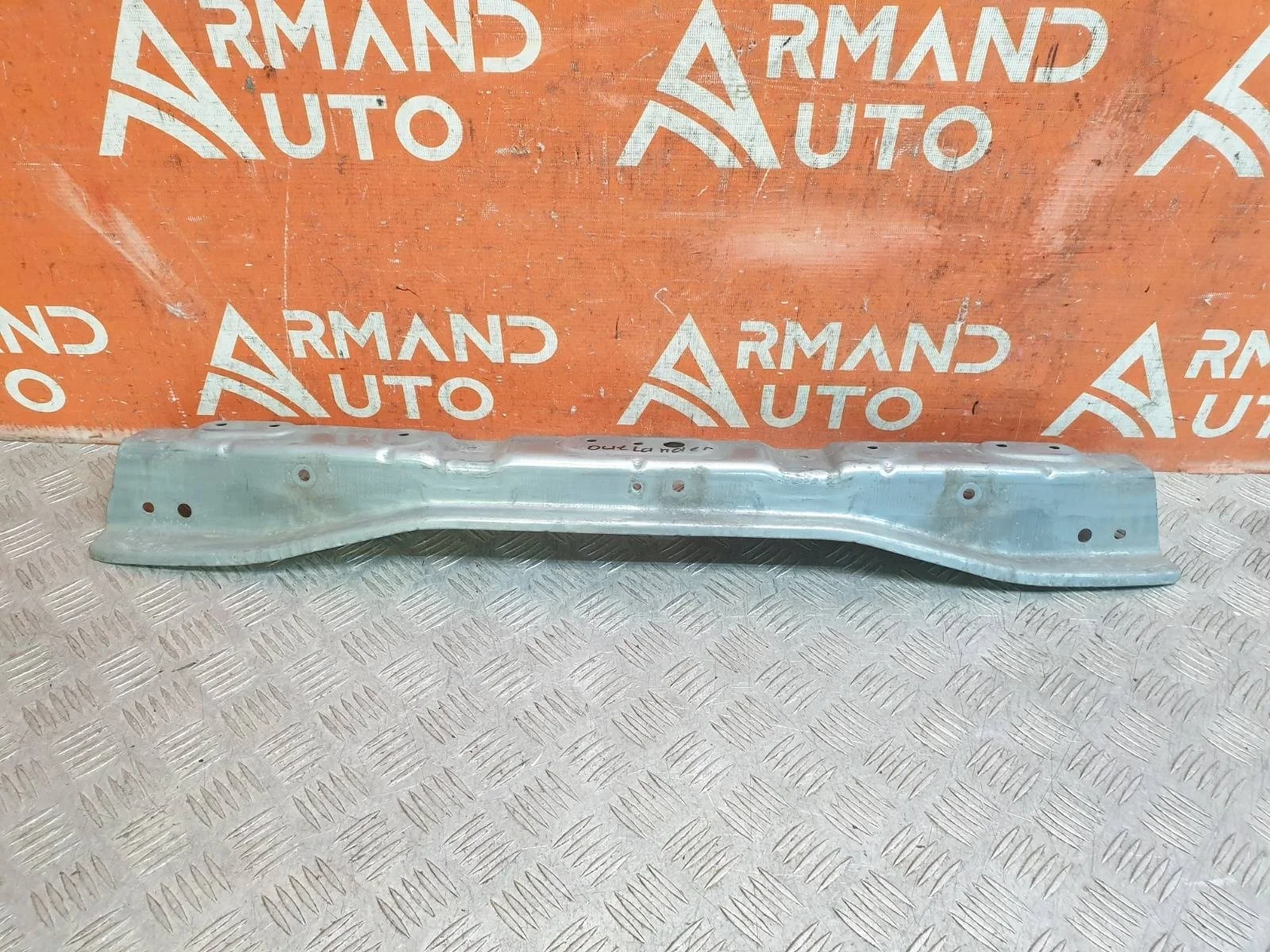 Усилитель бампера верхний Mitsubishi Outlander 2015-нв 3