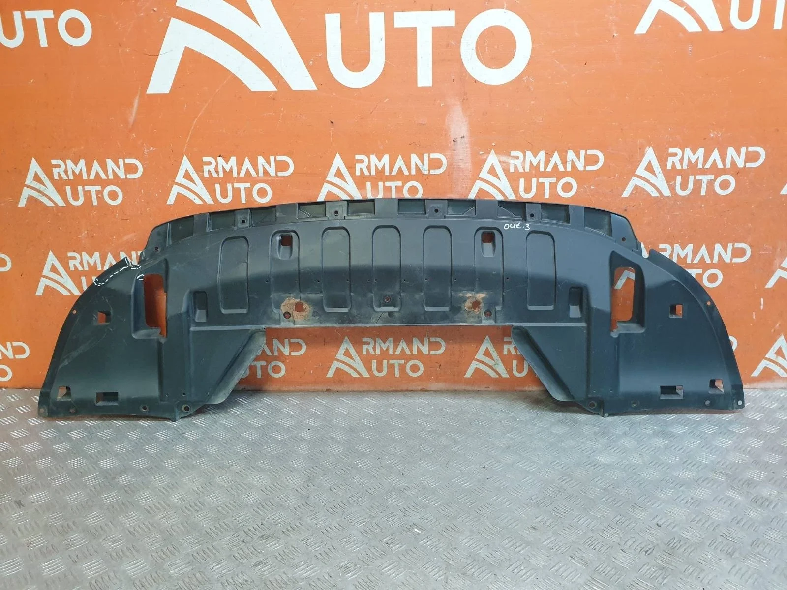 Пыльник бампера Mitsubishi Outlander 2012-нв 3