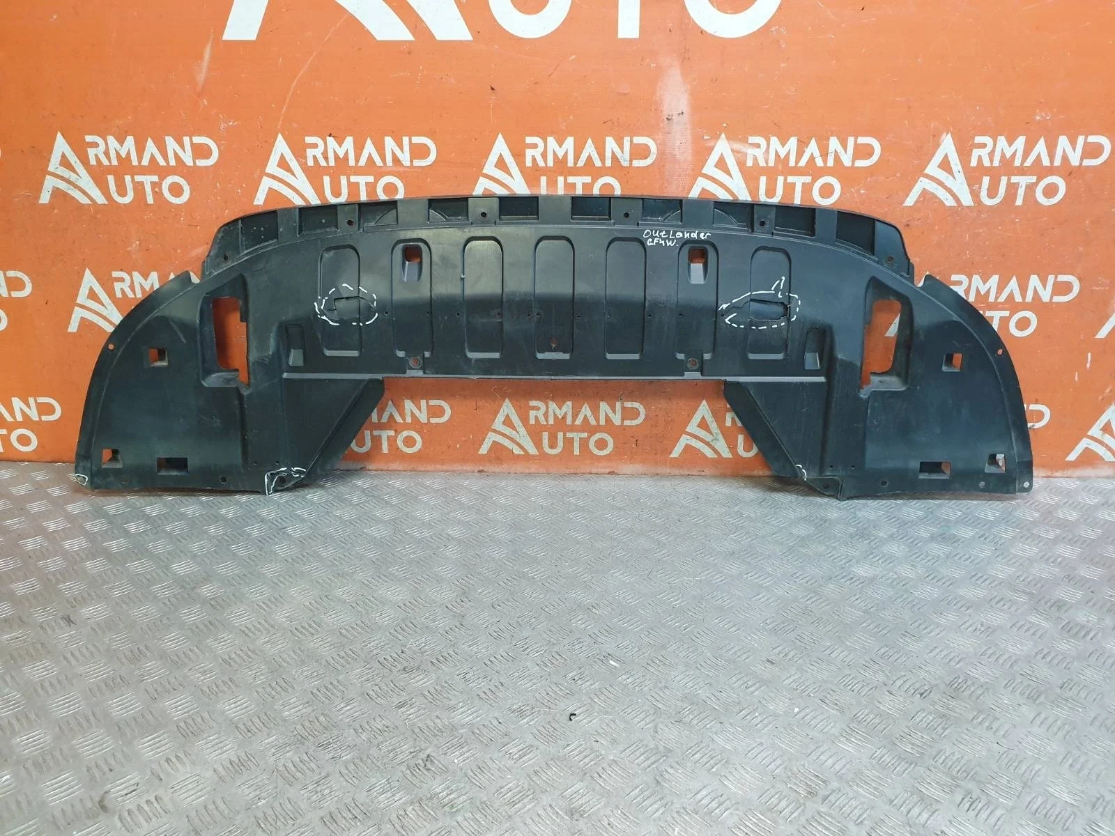 Пыльник бампера Mitsubishi Outlander 2012-нв 3