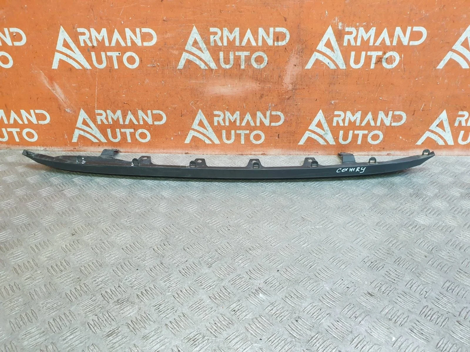 Накладка бампера Toyota Camry 2014-2017 XV50