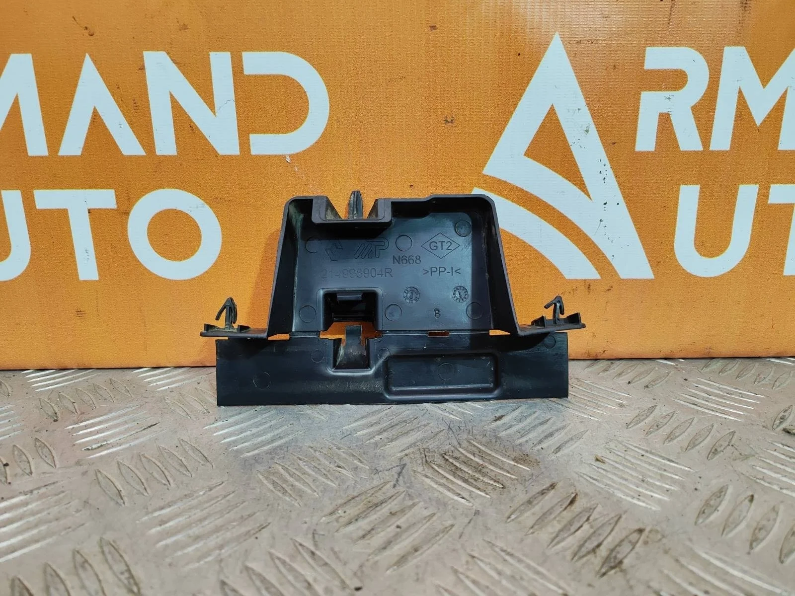 Кронштейн радиатора RENAULT Kaptur 2016-нв