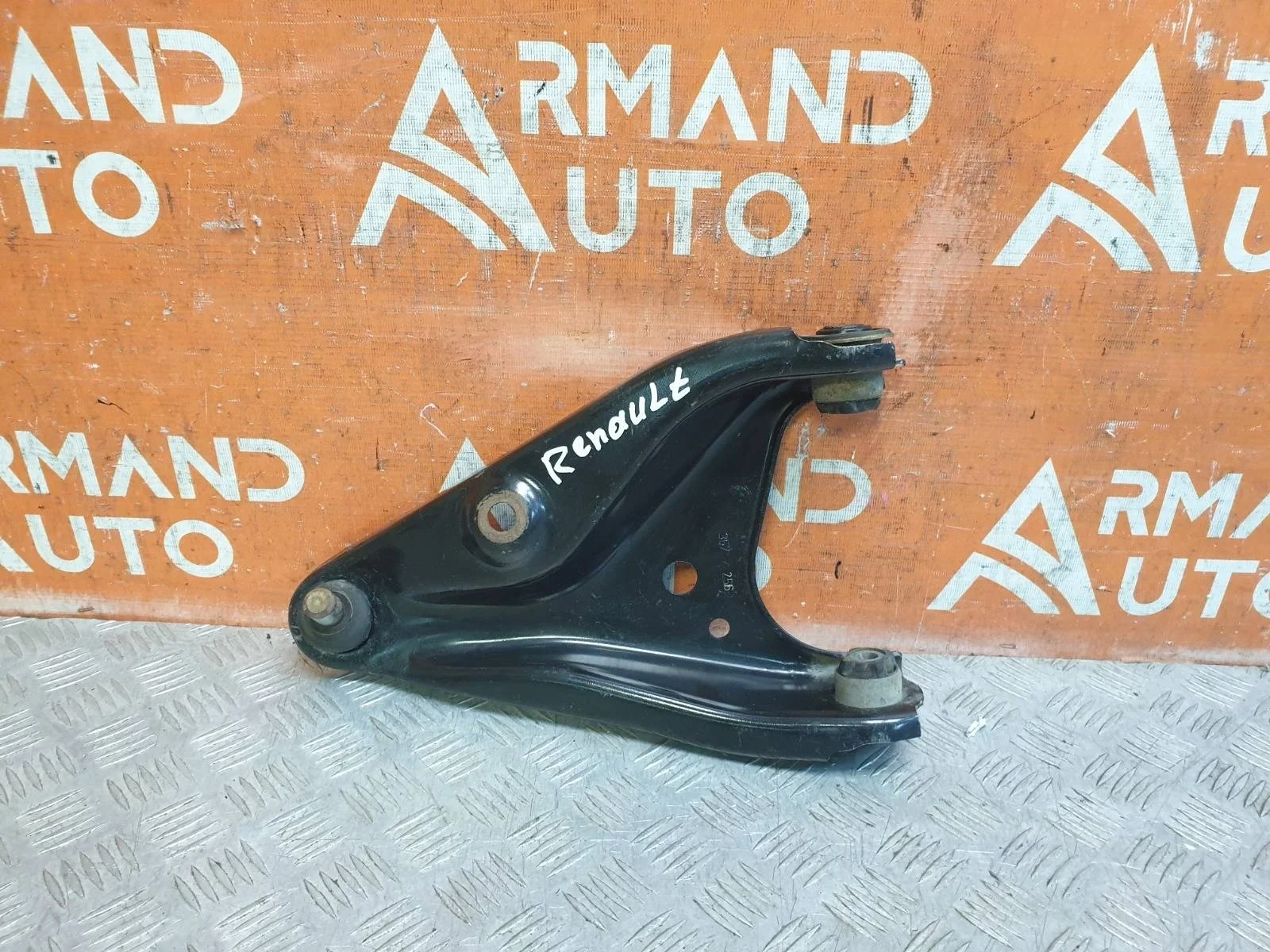 Рычаг подвески RENAULT Logan 2012-2022