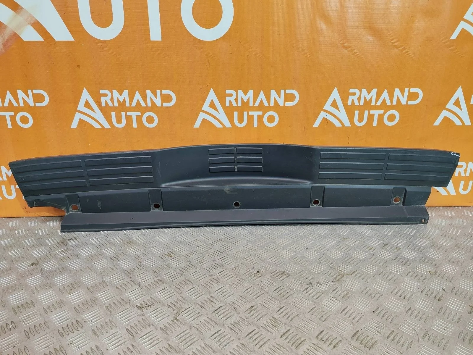 Накладка бампера верхняя Mitsubishi Pajero 2006-нв 4