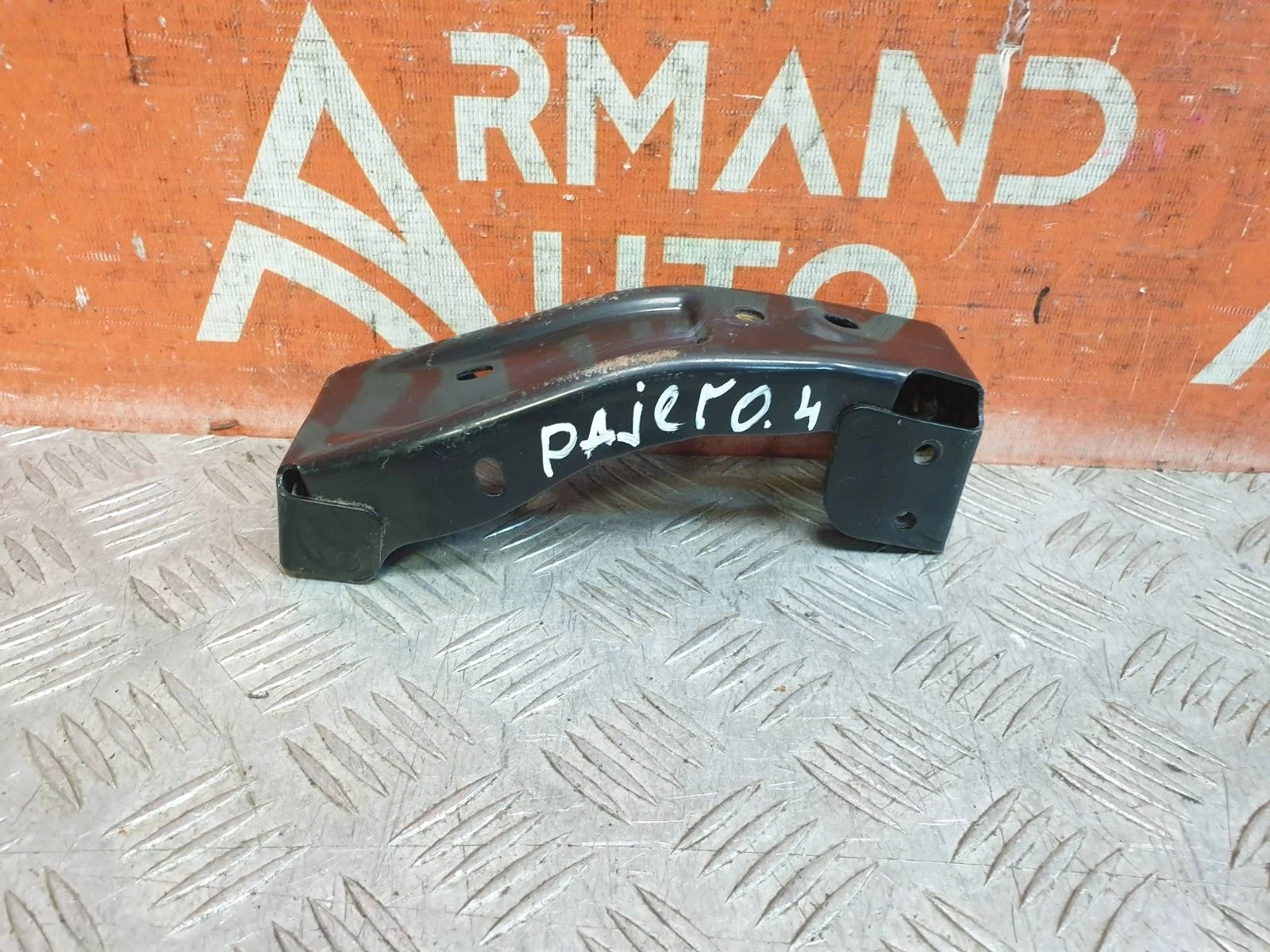 Кронштейн усилителя бампера Mitsubishi Pajero Sport 2015-2021 3