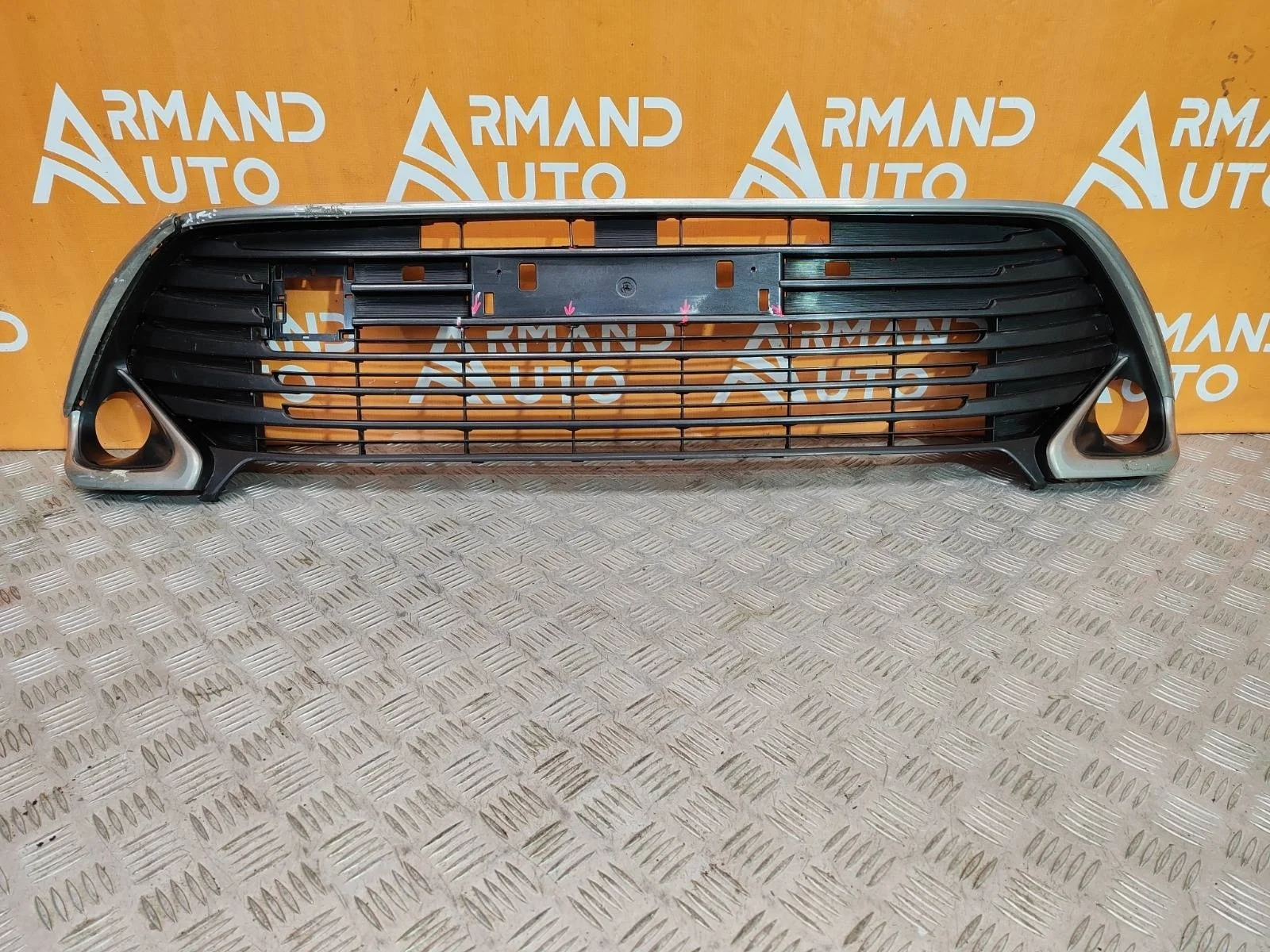 Решетка бампера Toyota Camry 2014-2017 XV50