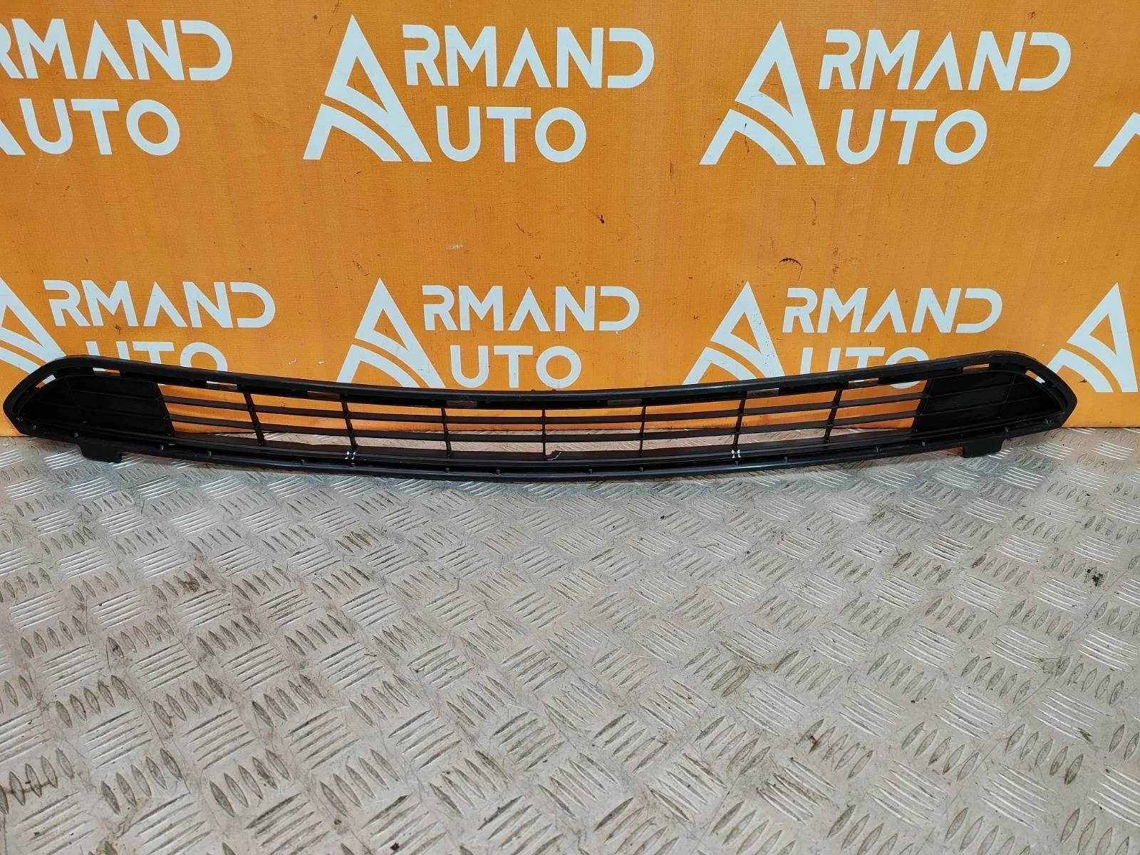 Решетка бампера Toyota RAV4 2015-2019 CA40