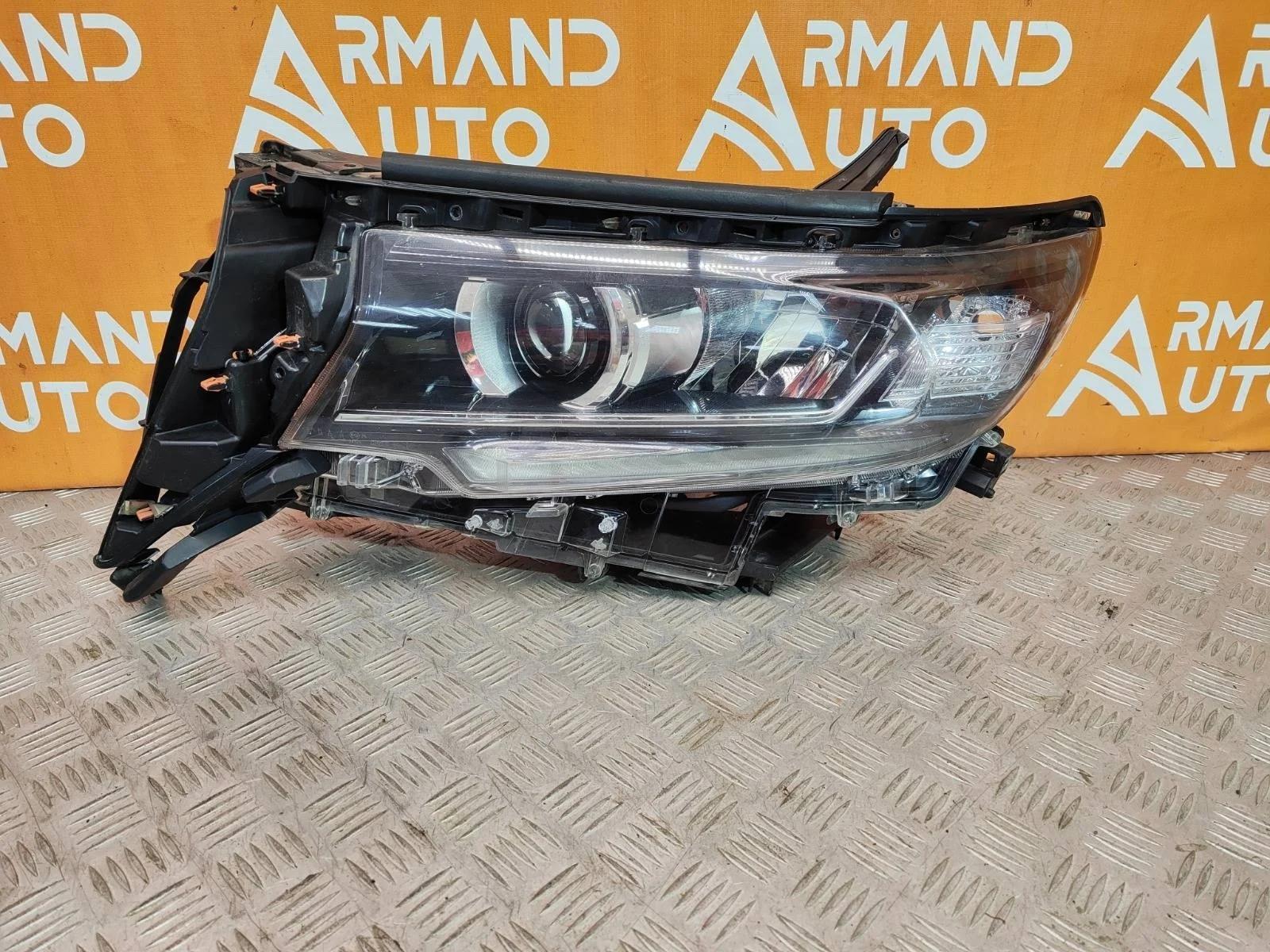 Фара Toyota Land Cruiser Prado 2017-нв 150