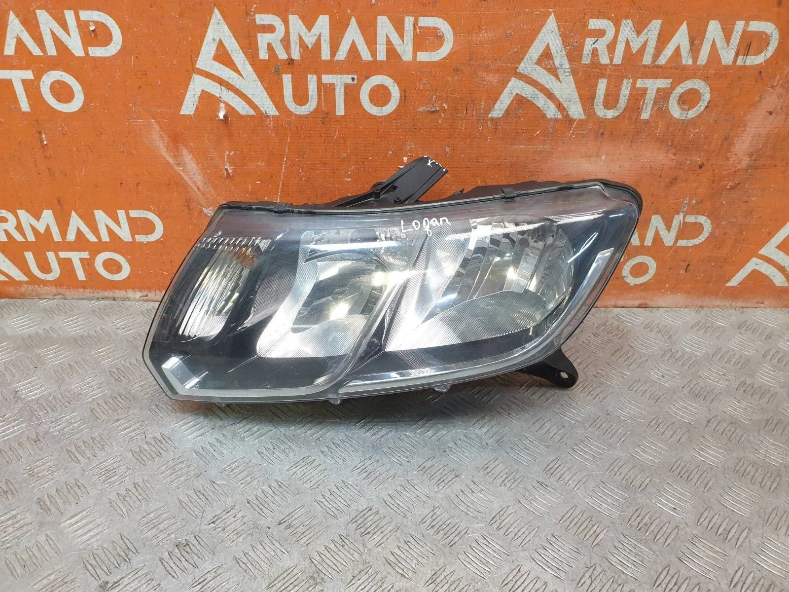 Фара Renault Logan 2012-2018