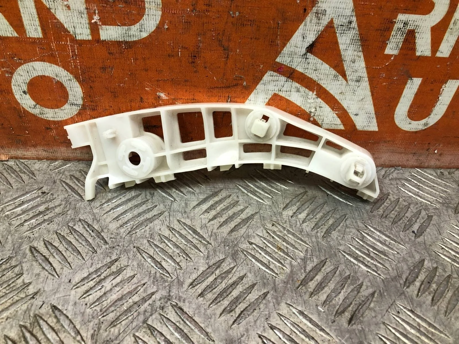 Кронштейн бампера MItsubishi Outlander 2015-нв 3