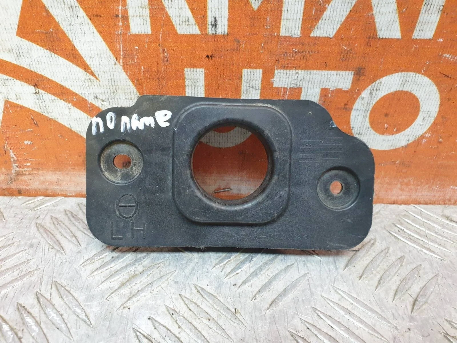 Кронштейн радиатора нижний Hyundai Santa Fe 2012-2016 3 DM