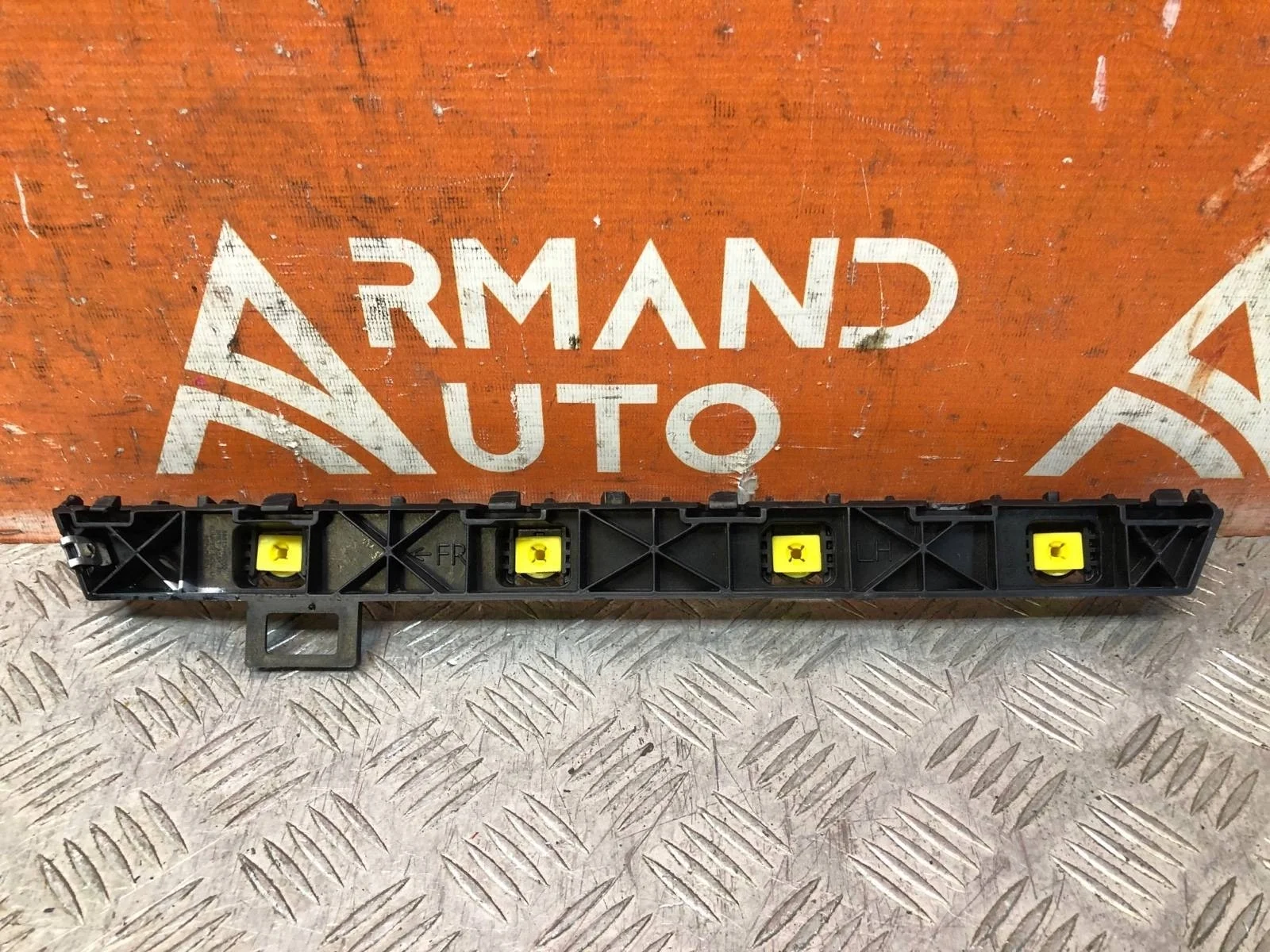 Кронштейн бампера Hyundai Solaris 2017-нв