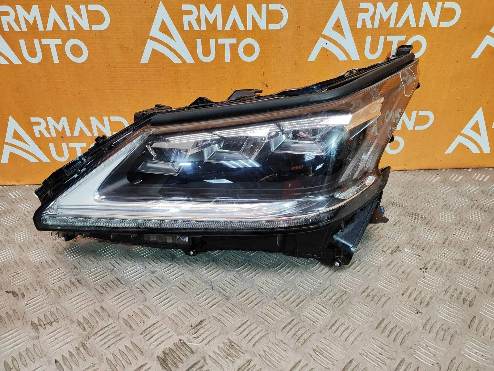 Фара Lexus LX 2015-2023 URJ200