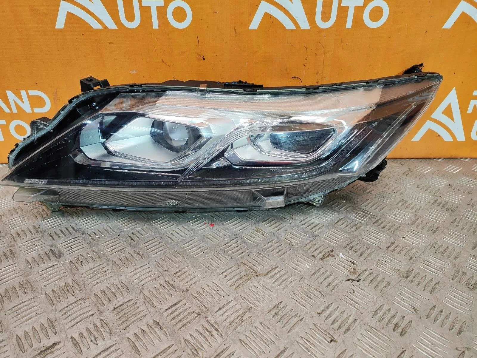 Фара Mitsubishi Eclipse Cross 2017-нв