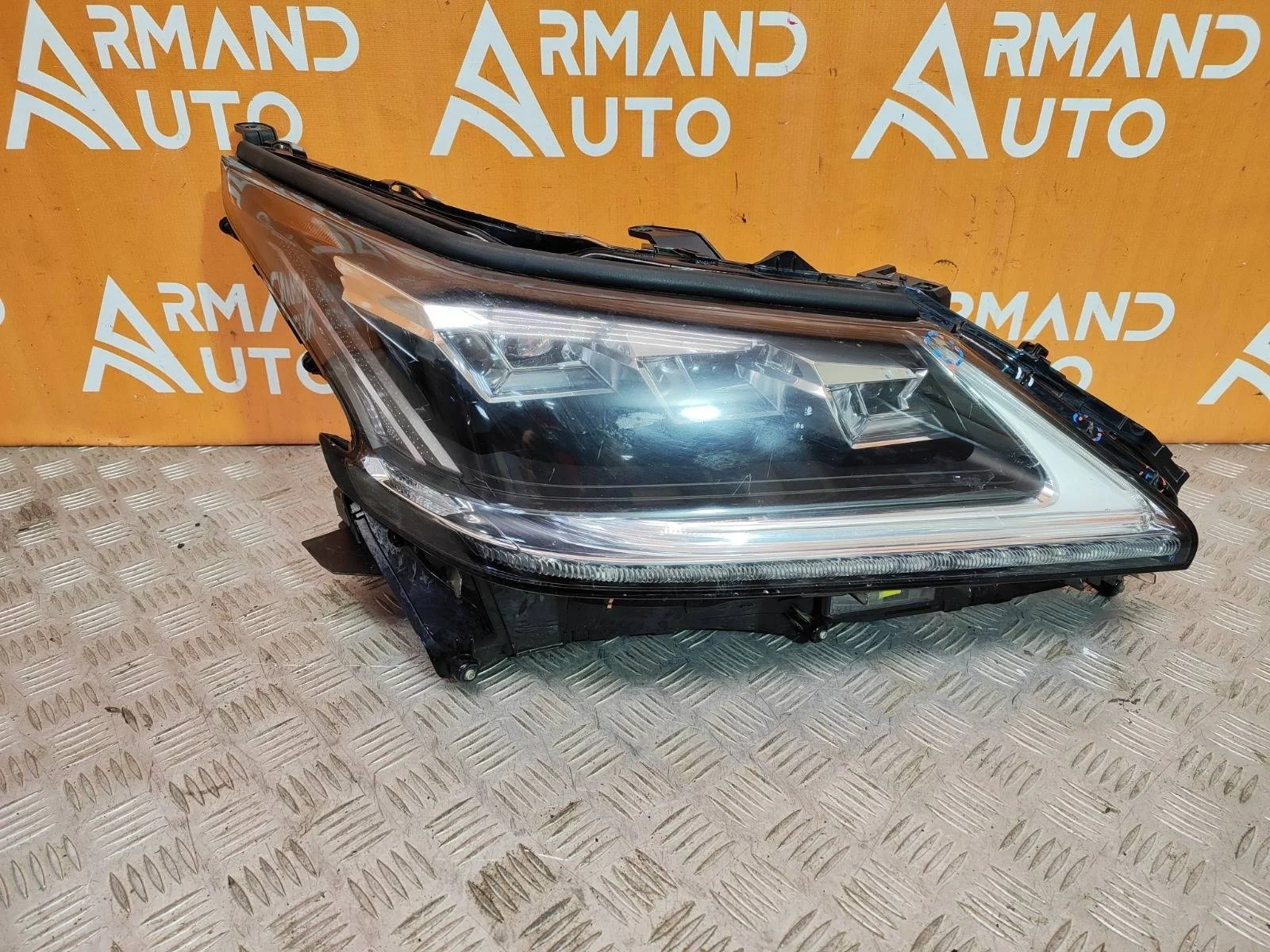 Фара Lexus LX 2015-2023 URJ200