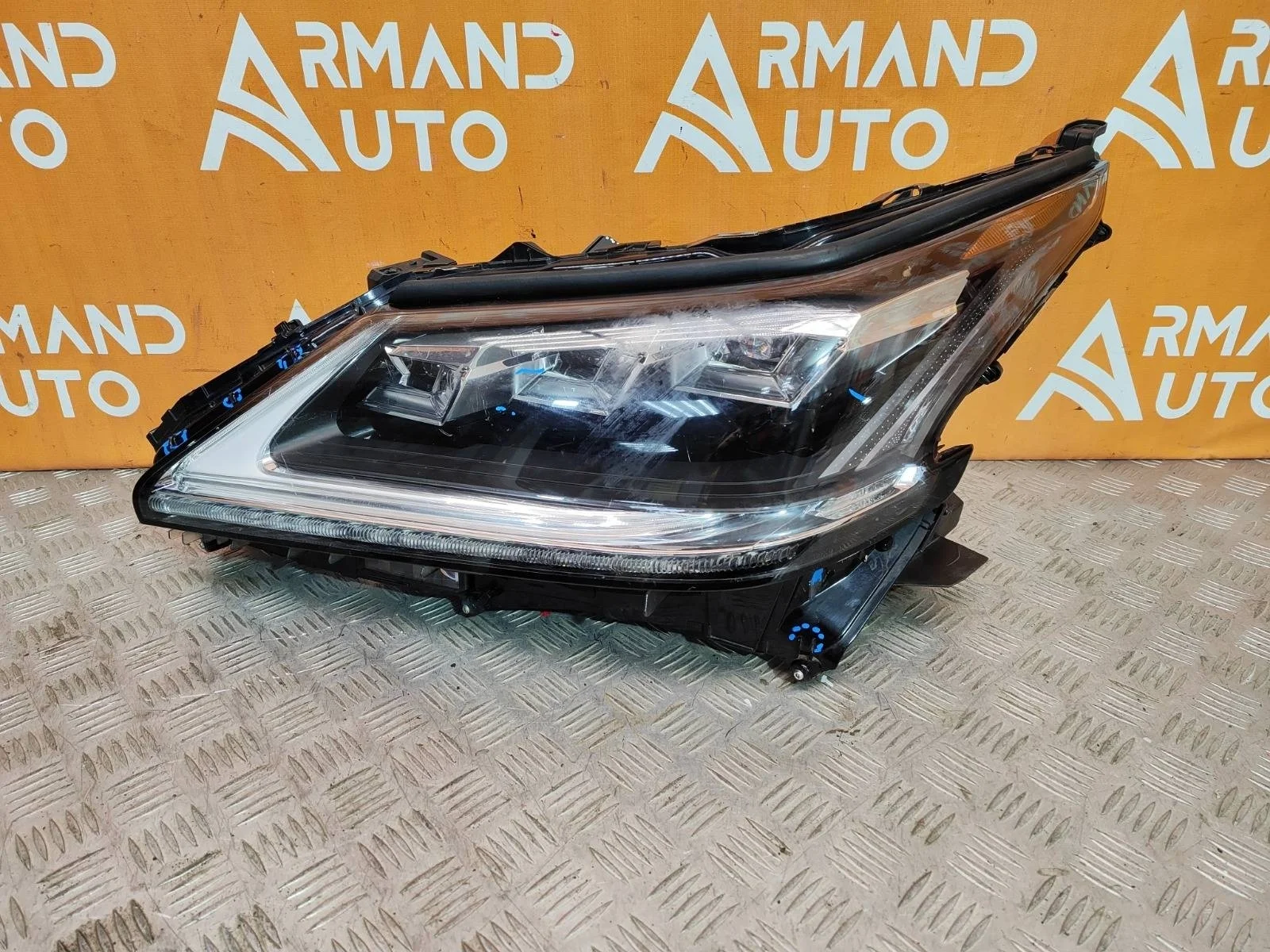 Фара Lexus LX 2015-2023 URJ200