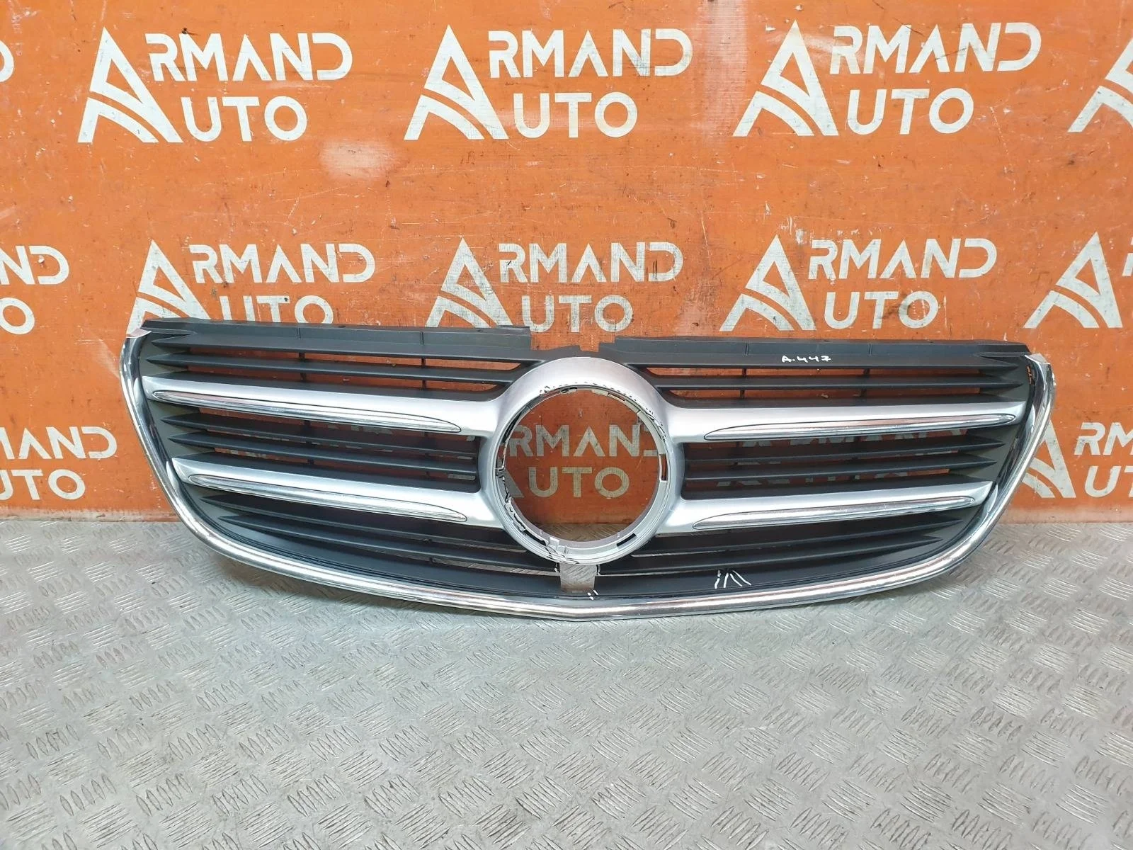 Решетка радиатора Mercedes V-Class 2014-2019 W447