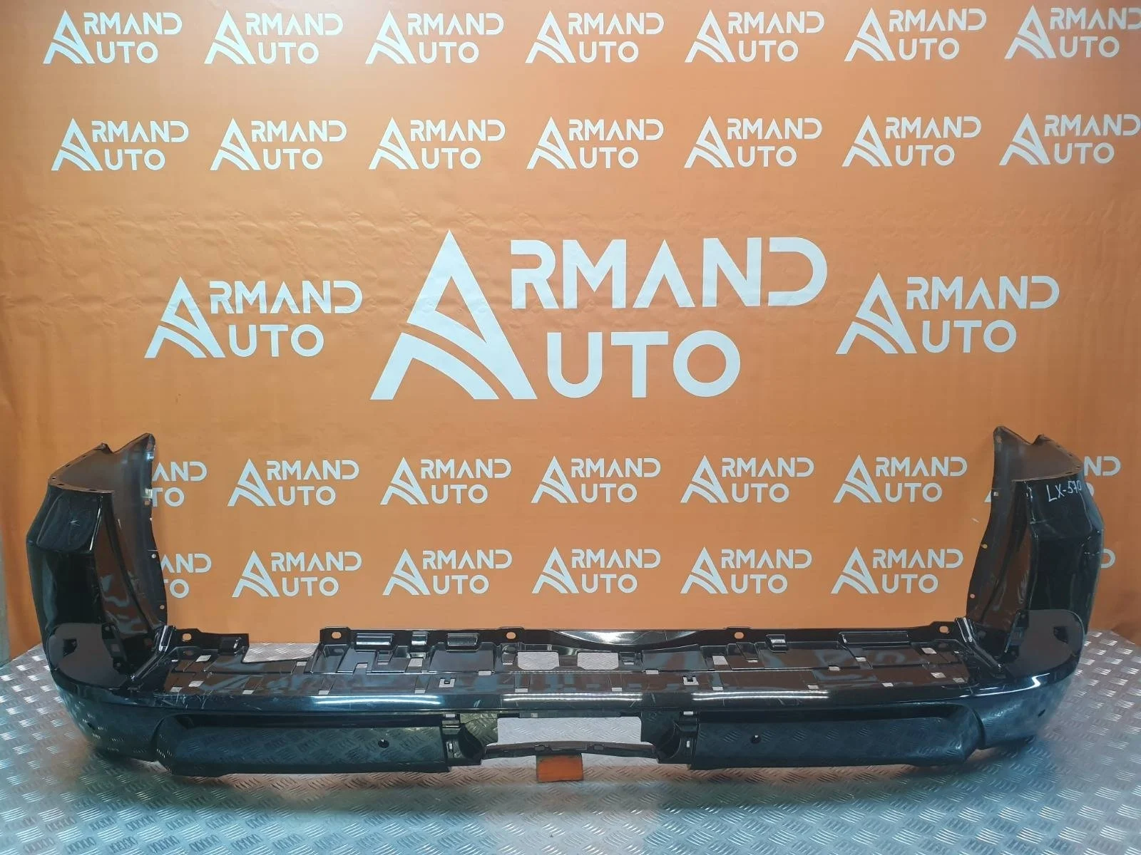 Бампер Lexus LX 2015-2023 URJ200