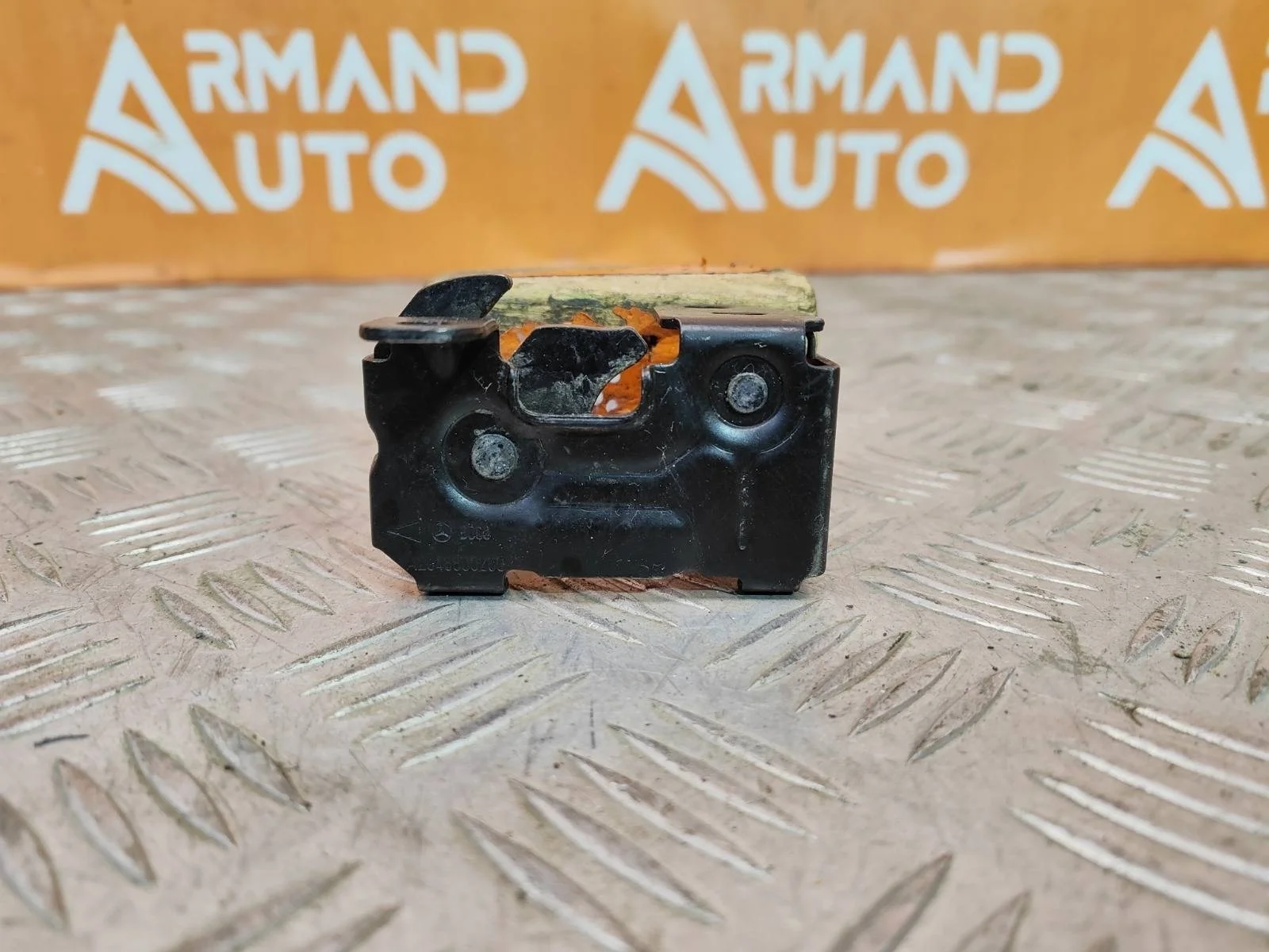 Замок капота Mercedes -Class 2006-2015 W204