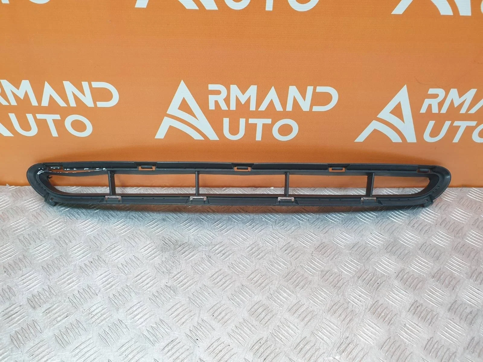 Решетка бампера Kia Sorento 2012-2019 XM