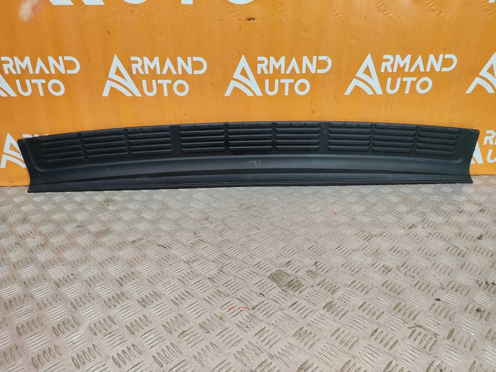 Накладка бампера верхняя Toyota Land Cruiser 2007-2021