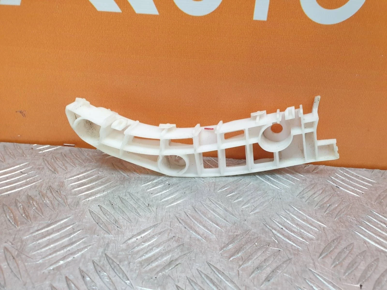 Кронштейн бампера Mitsubishi Outlander 2015-нв 3