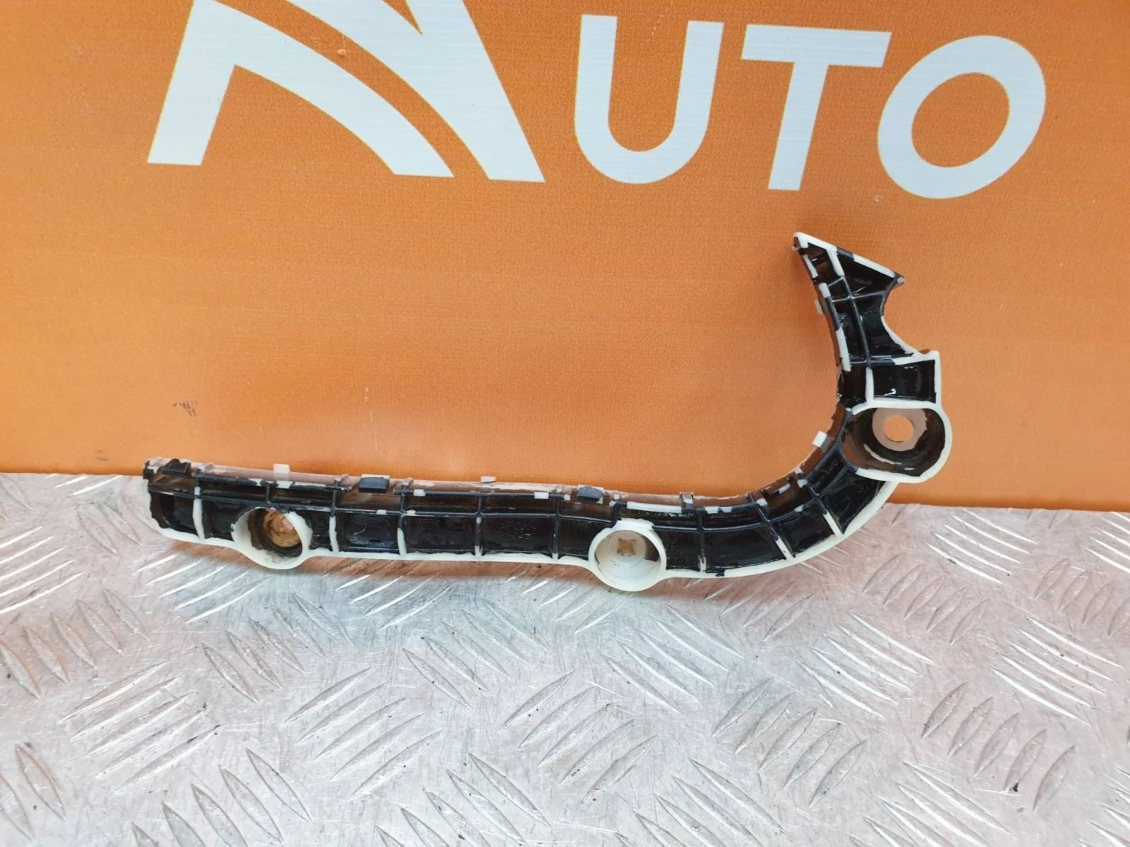 Кронштейн бампера Mitsubishi Outlander 2005-2013 XL