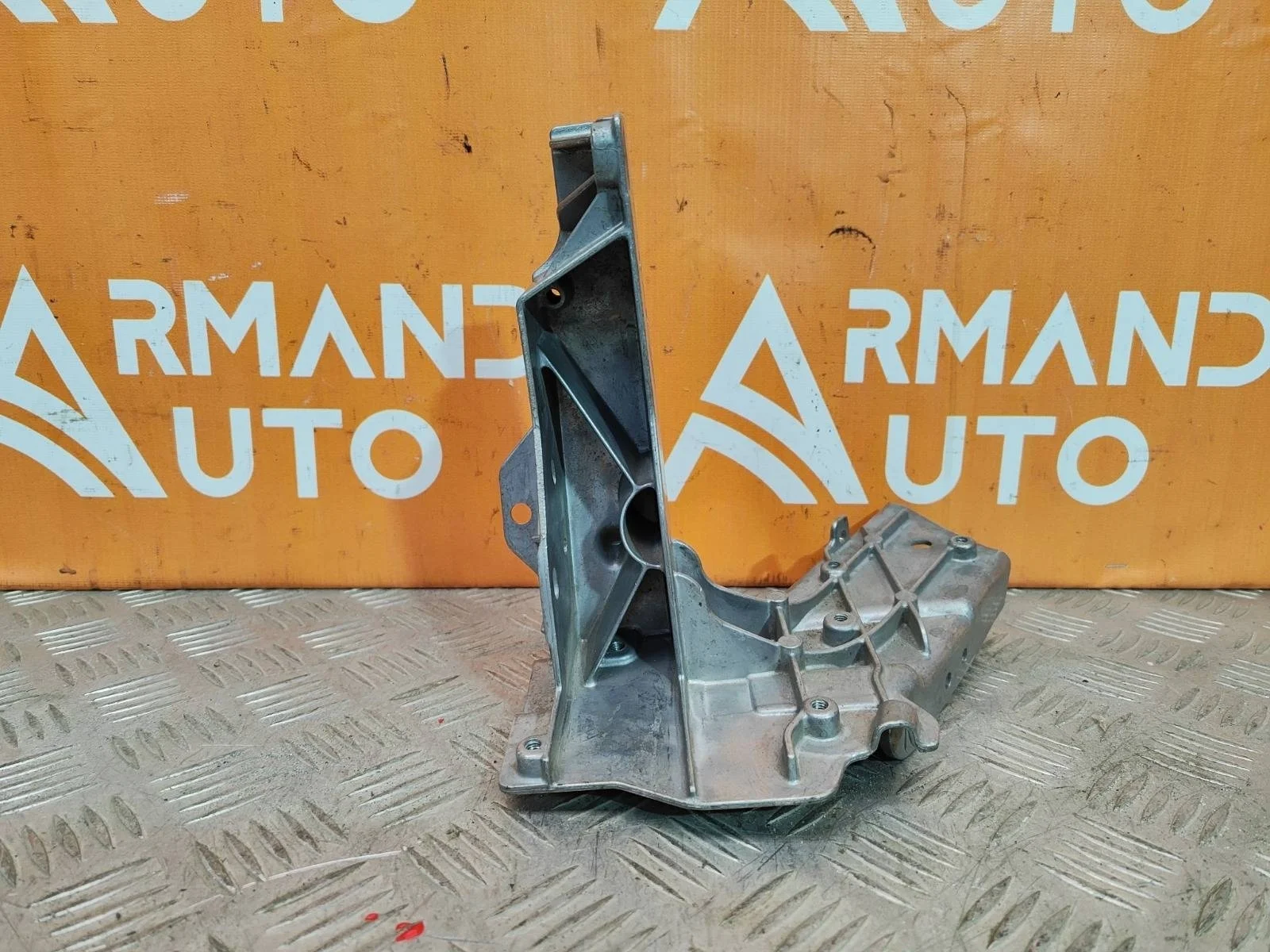 Кронштейн панели передней Mercedes GLC-Class 2015-нв X253