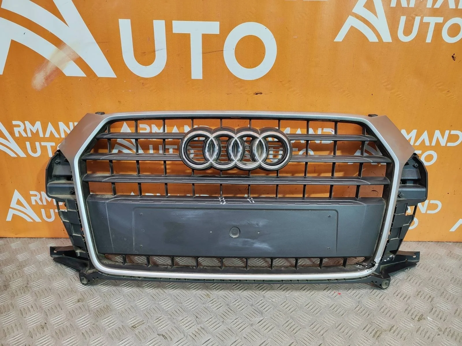 Решетка радиатора Audi Q3 2014-2018 8U