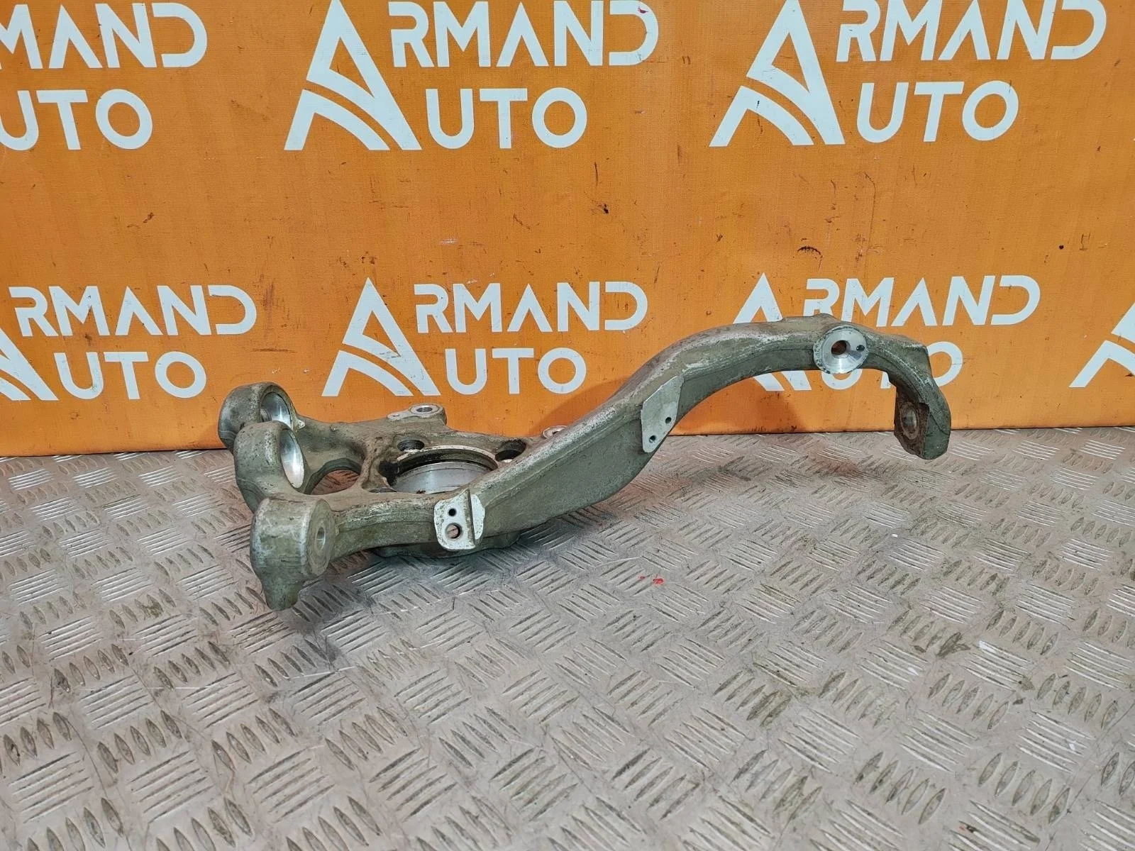 Кулак поворотный Mercedes GLC-Class 2015-нв X253