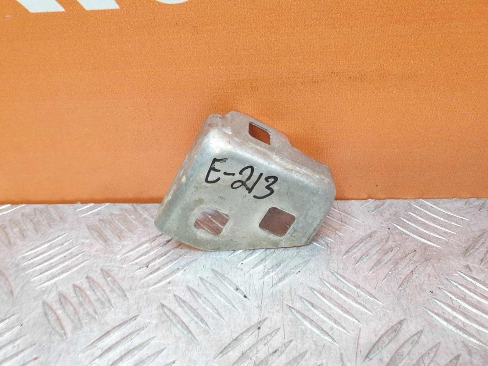 Кронштейн фары Mercedes -Class 2016-нв W213, S213, C238