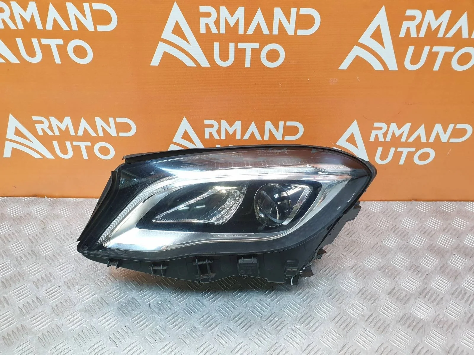 Фара Mercedes GLA-Class 2017-2020 X156