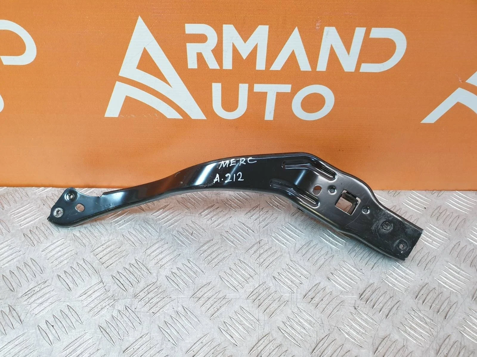 Кронштейн фары Mercedes -Class 2009-2013 W212, S212