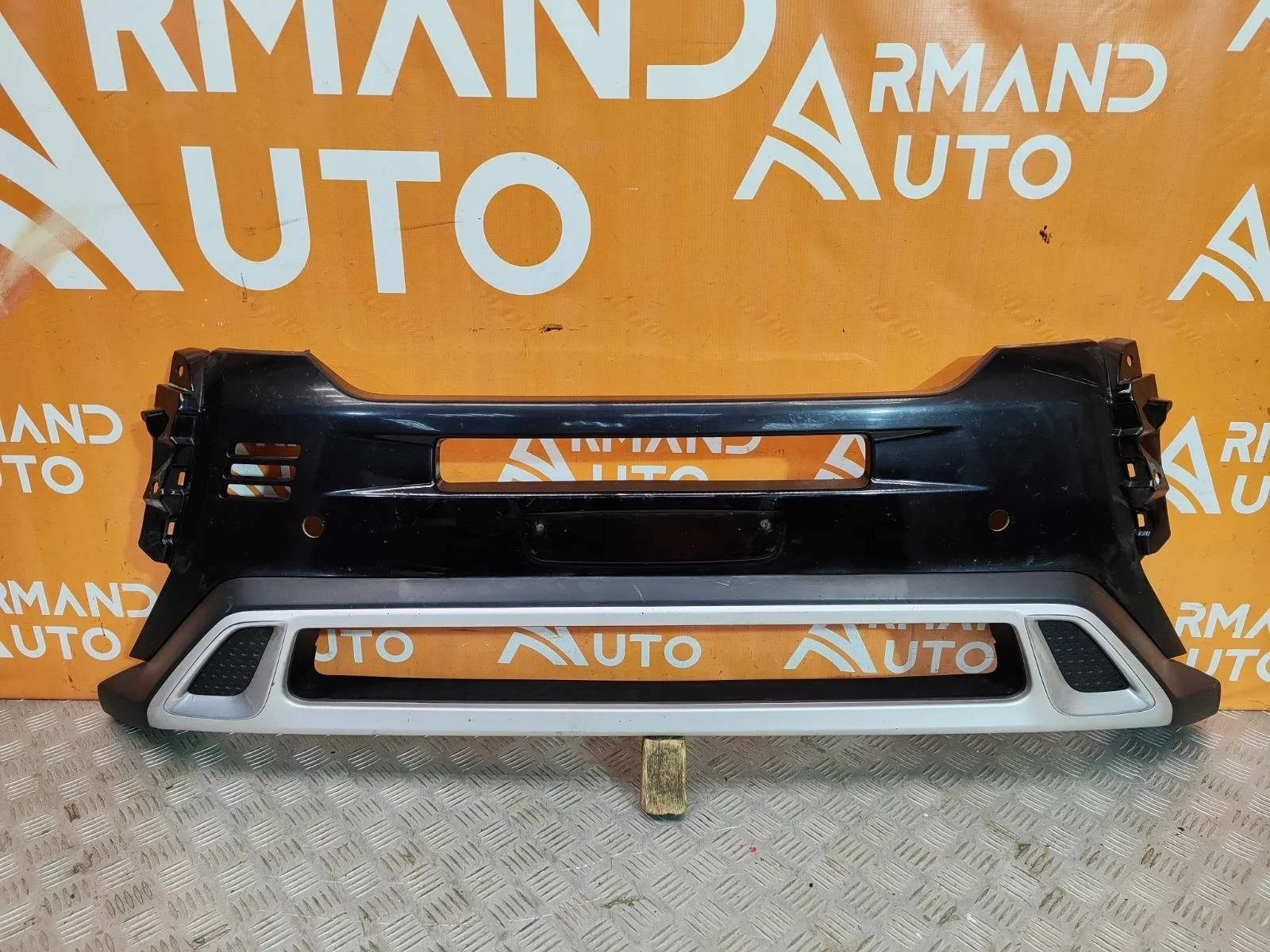 Накладка бампера верхняя Mitsubishi Outlander 2018-нв 3