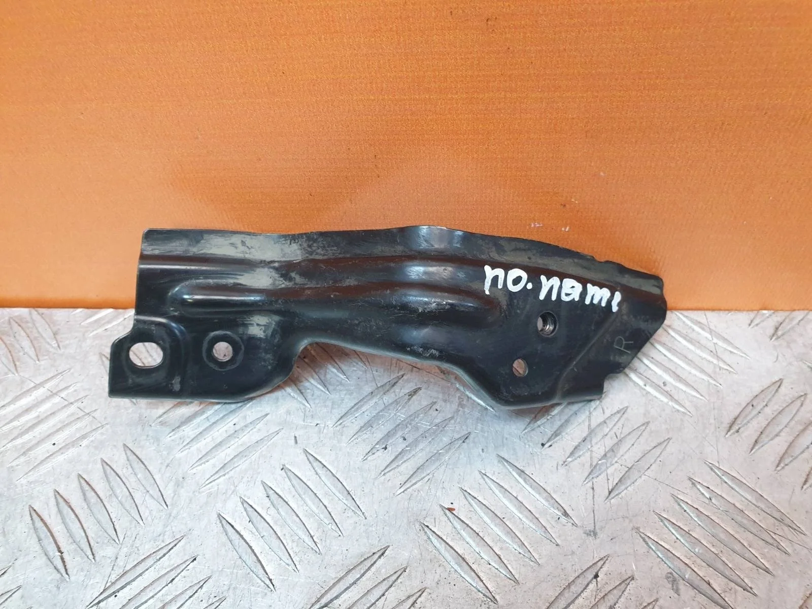 Кронштейн бампера Lexus NX 2014-2021