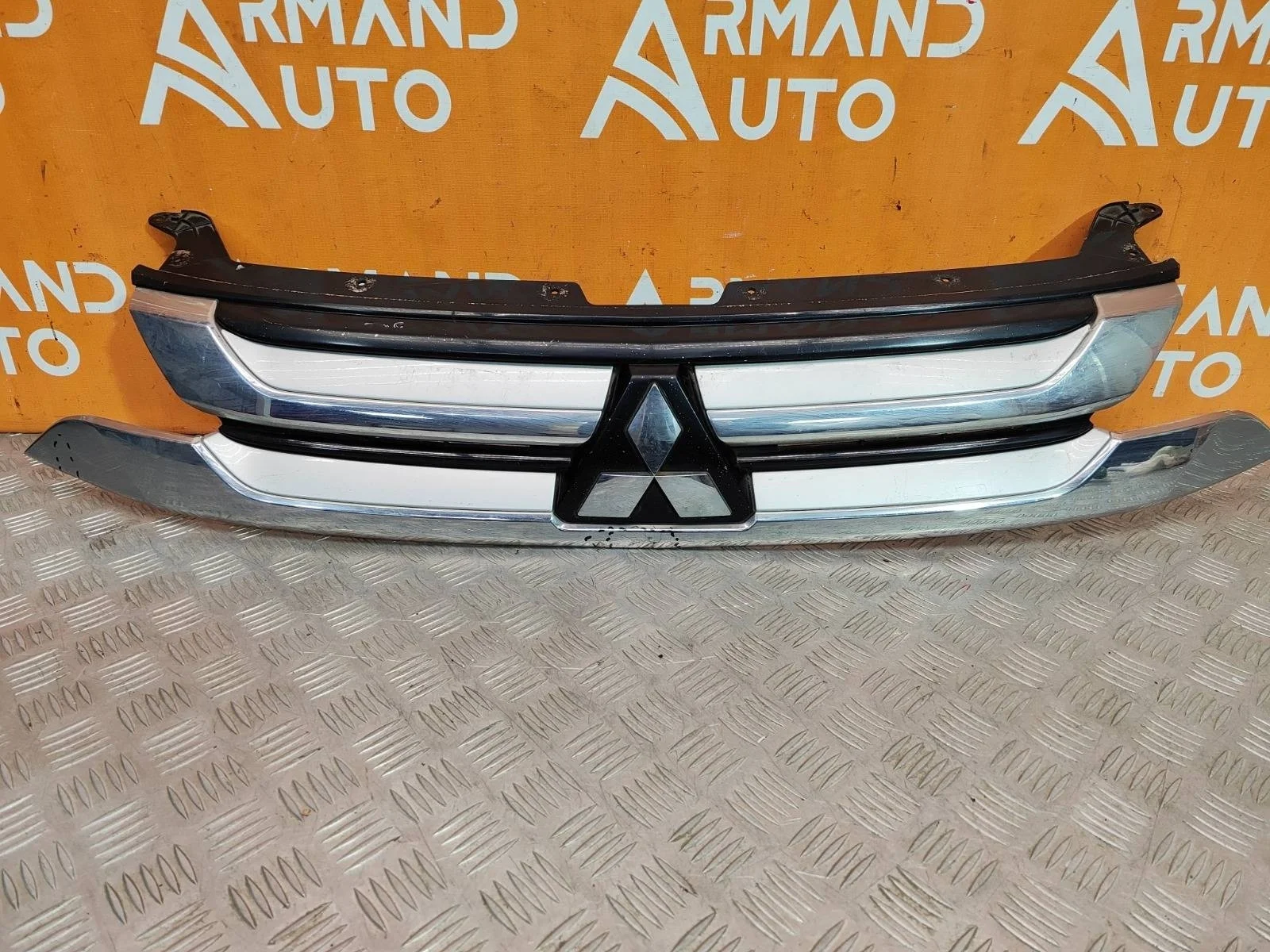 Решетка радиатора Mitsubishi Outlander 2015-2018 3