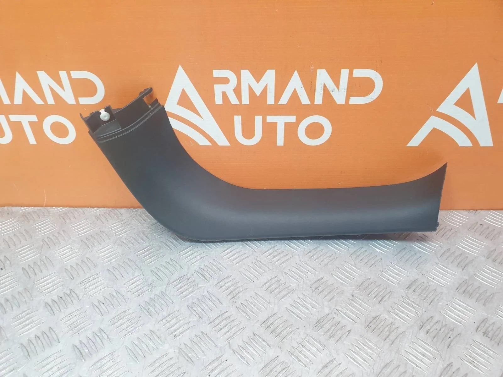 Обшивка двери багажника верхняя Mitsubishi Outlander 2012-нв 3