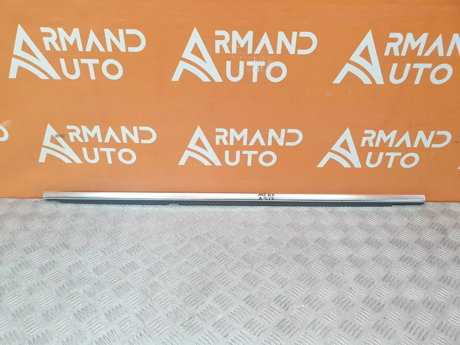 Молдинг стекла двери Mercedes -Class 2009-2016 W212