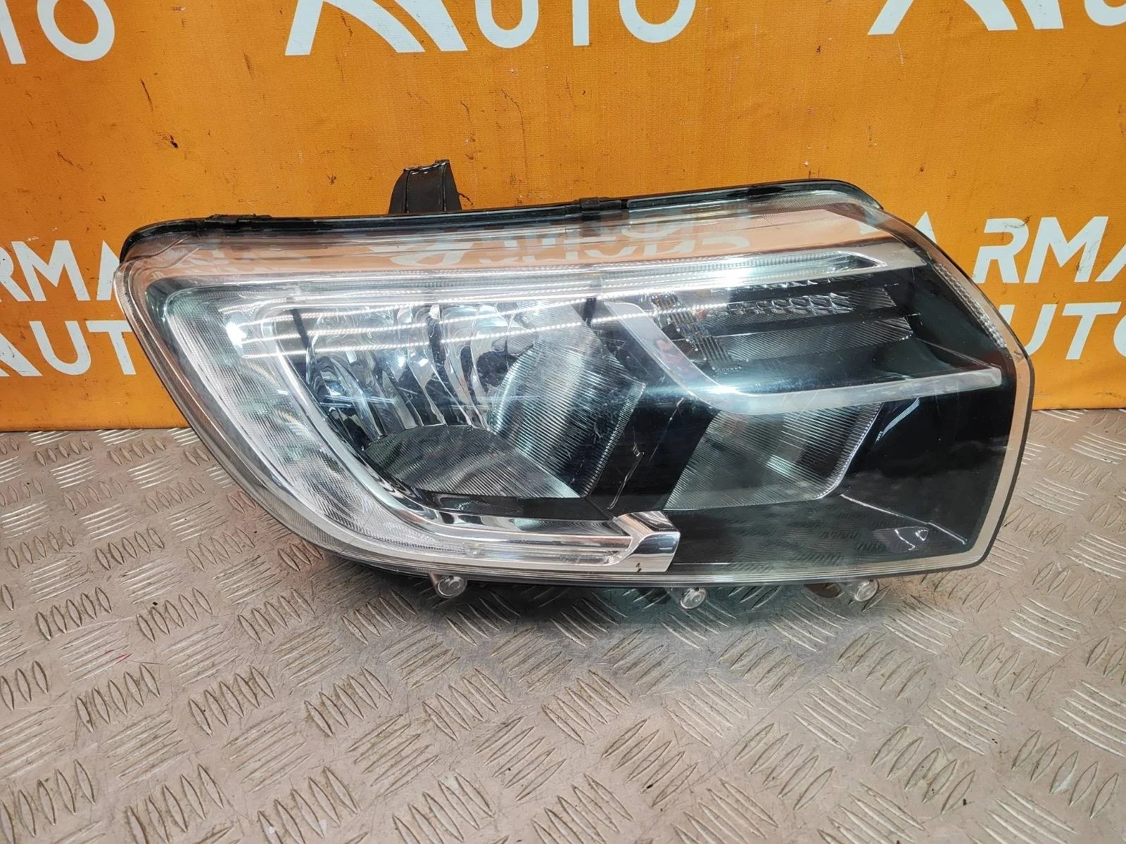Фара Renault Sandero 2018-2022