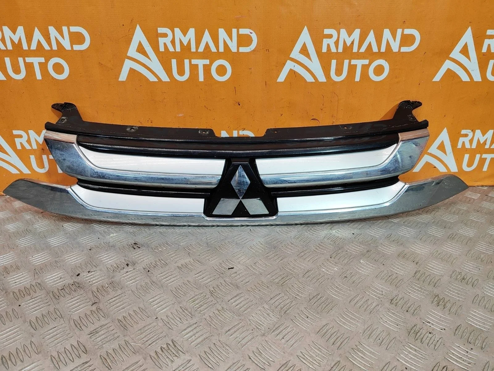 Решетка радиатора Mitsubishi Outlander 2015-2018 3