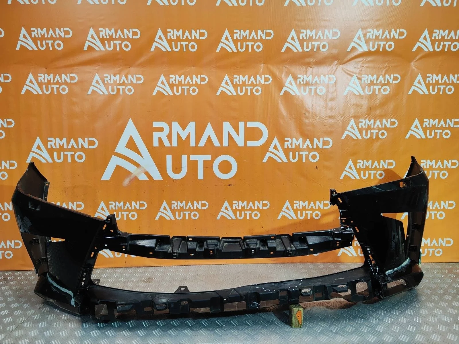 Бампер Lexus LX 2015-2023 URJ200